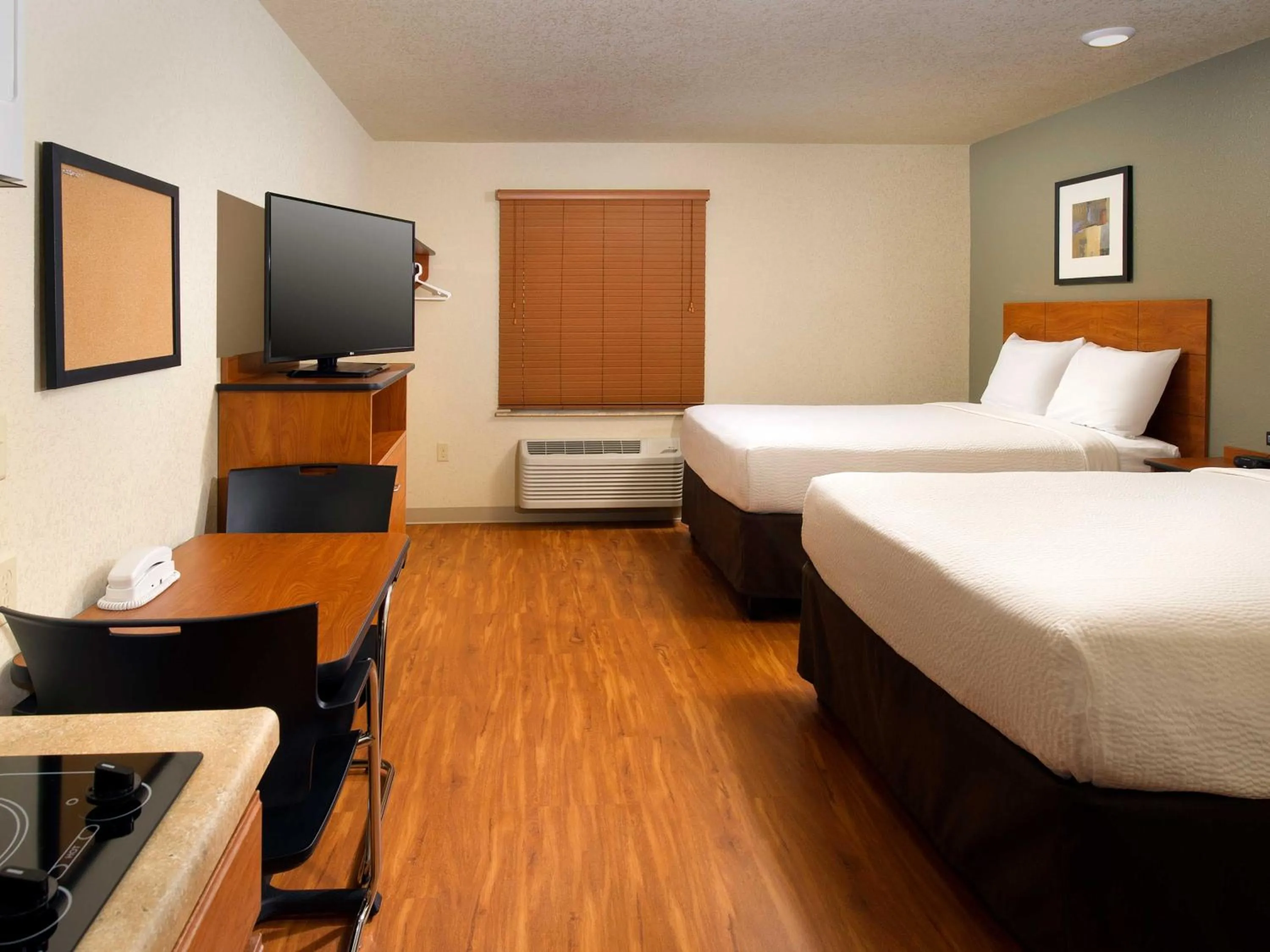 TV and multimedia, Bed in WoodSpring Suites Wilkes-Barre