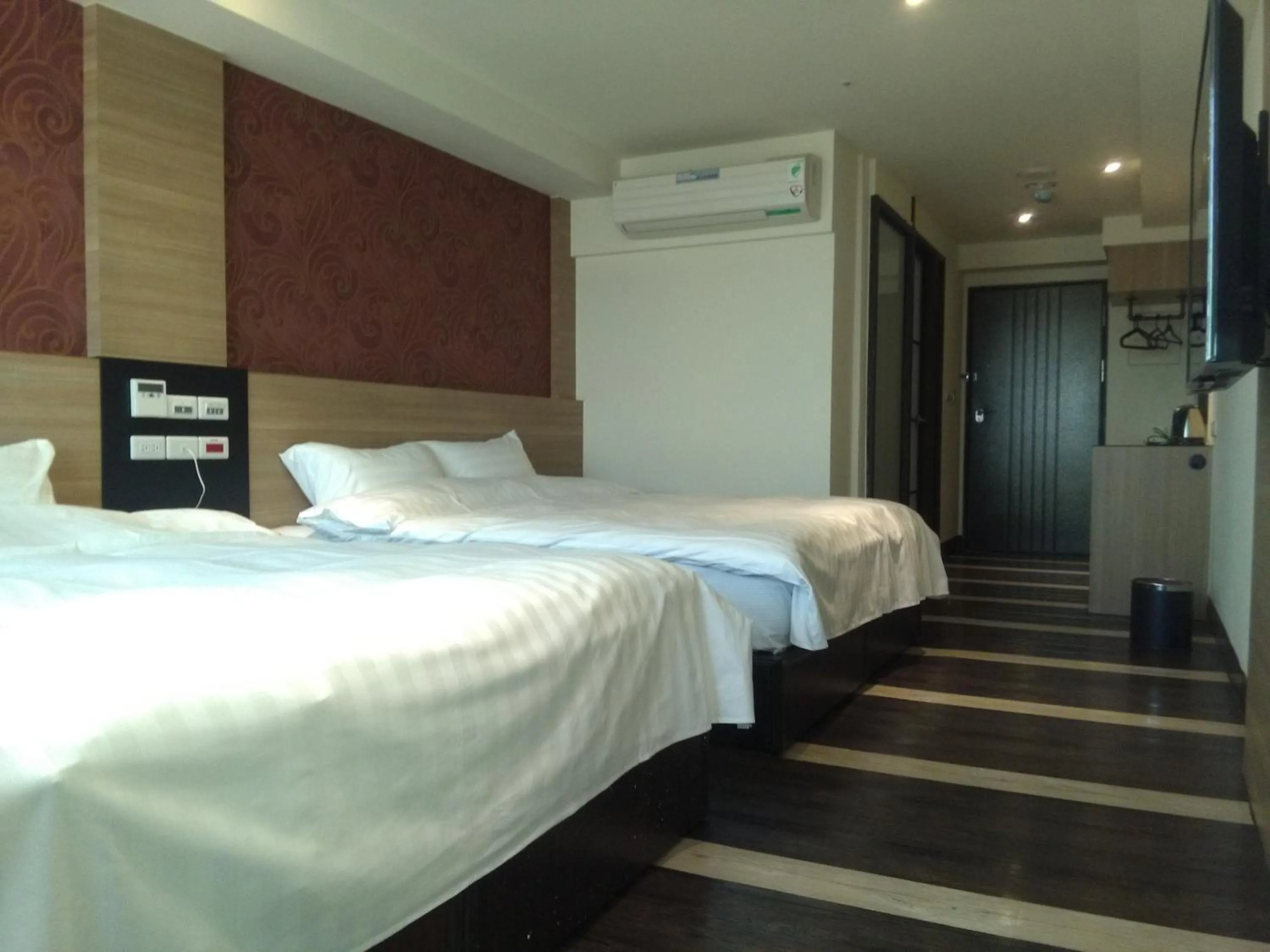 Bed in Dengfeng Milan Business Hotel