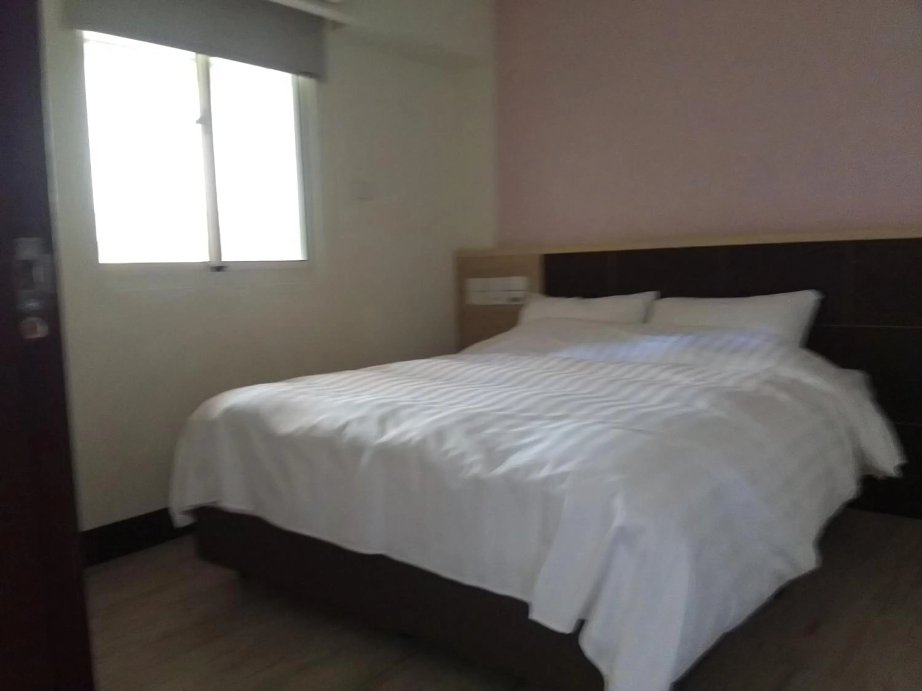 Bed in Dengfeng Milan Business Hotel