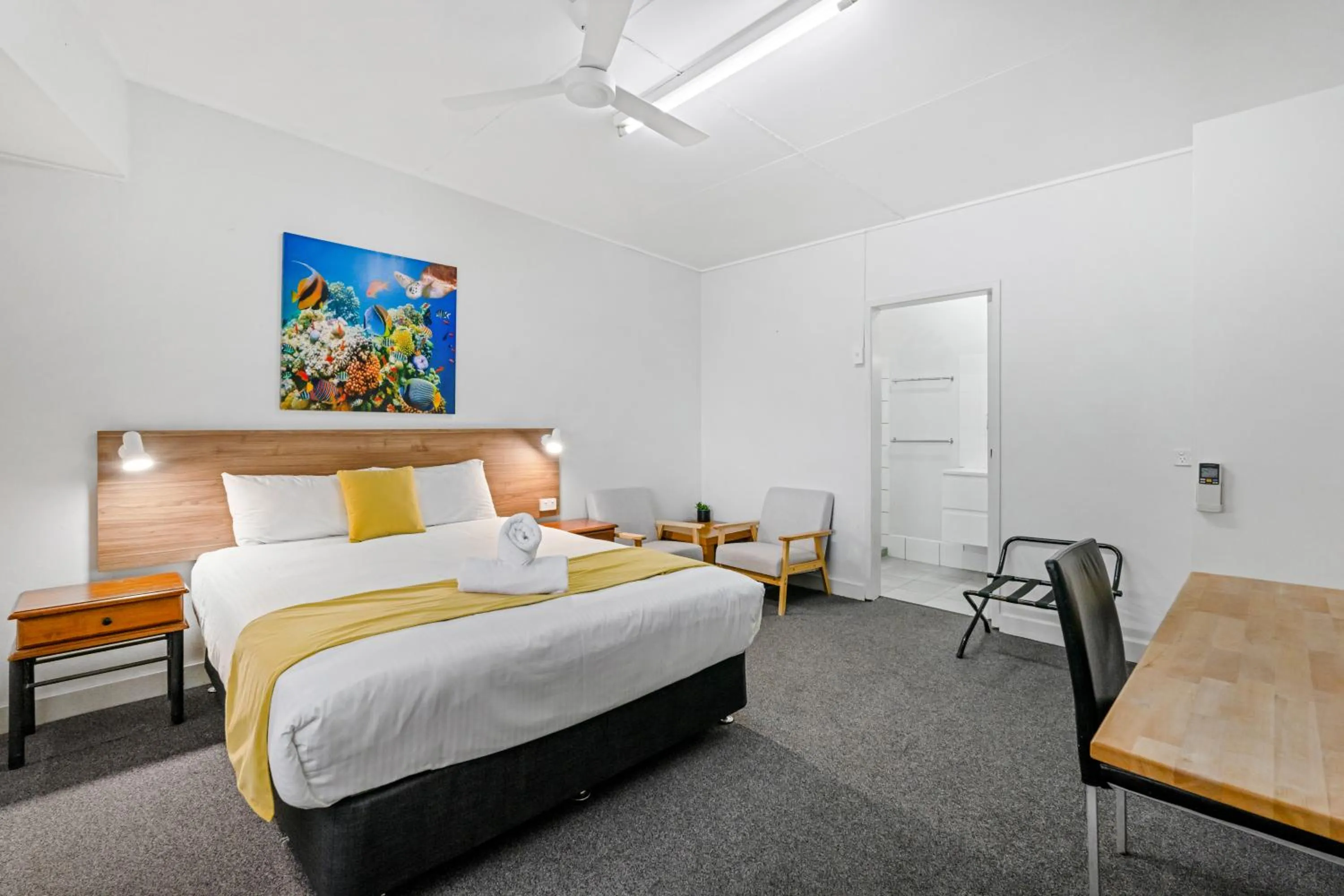 Bed in Econo Lodge Chaparral Motel Ballina