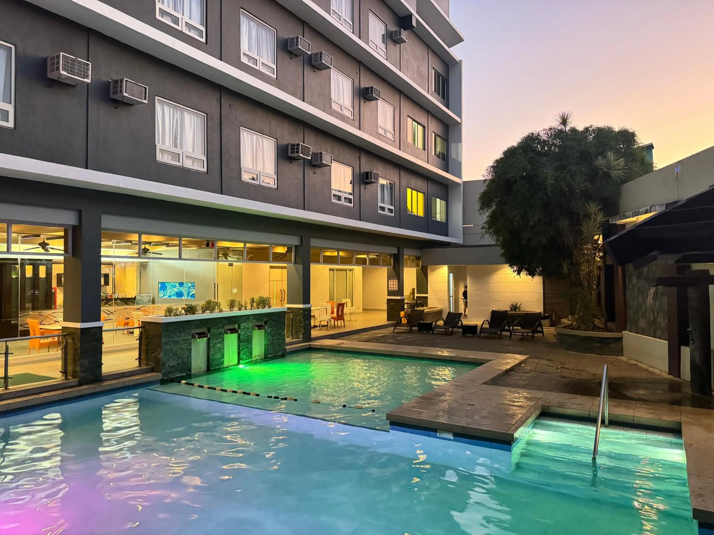 Property building in Circle Inn - Iloilo City Center