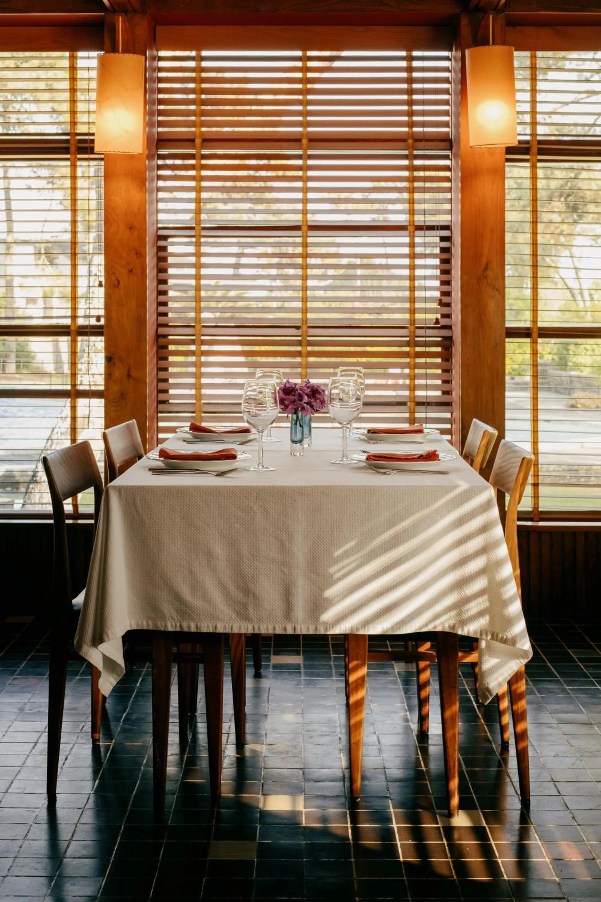 Restaurant/places to eat in Parque do Rio Ofir Hotel