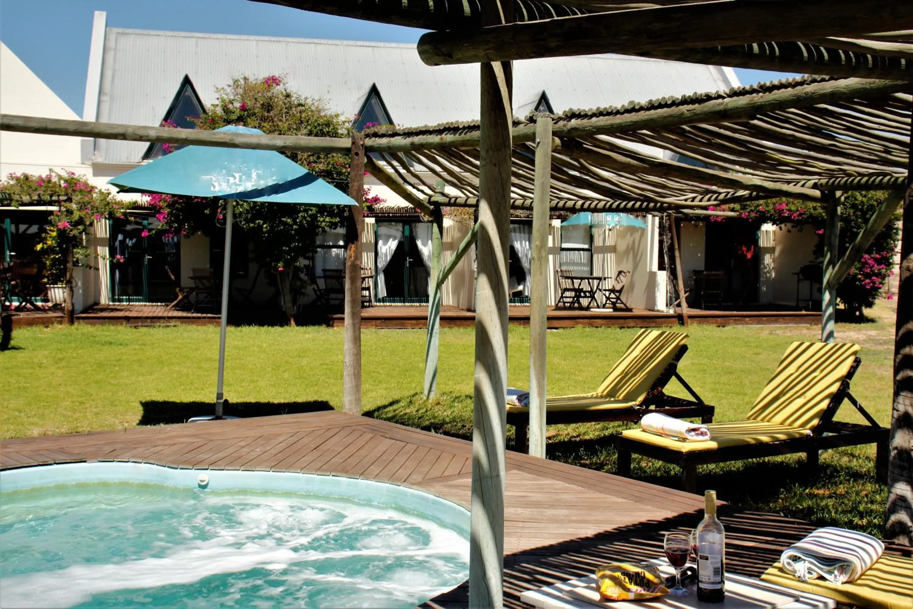 Pool view in Tortoise Trail Lodge