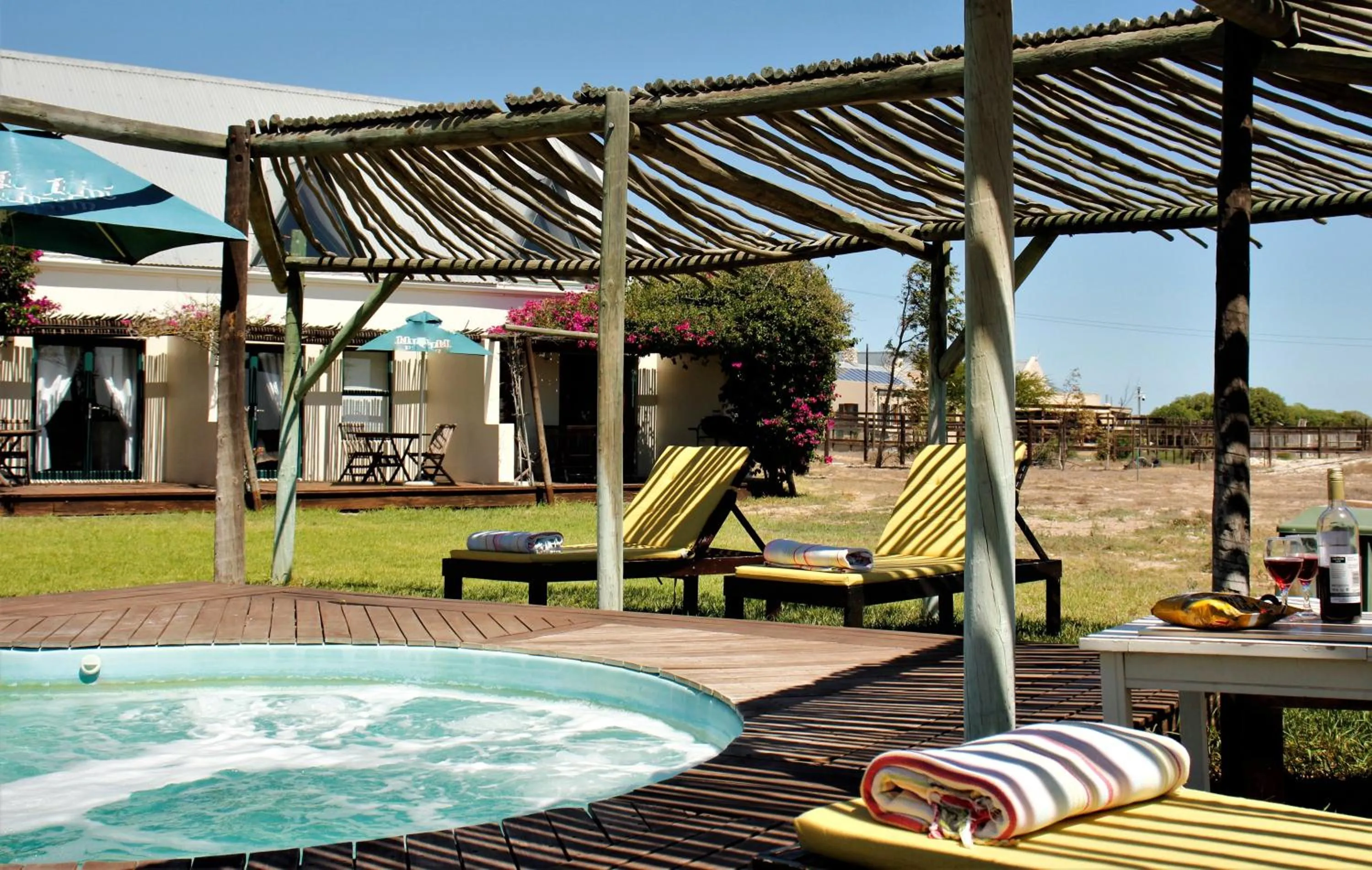 Swimming pool in Tortoise Trail Lodge