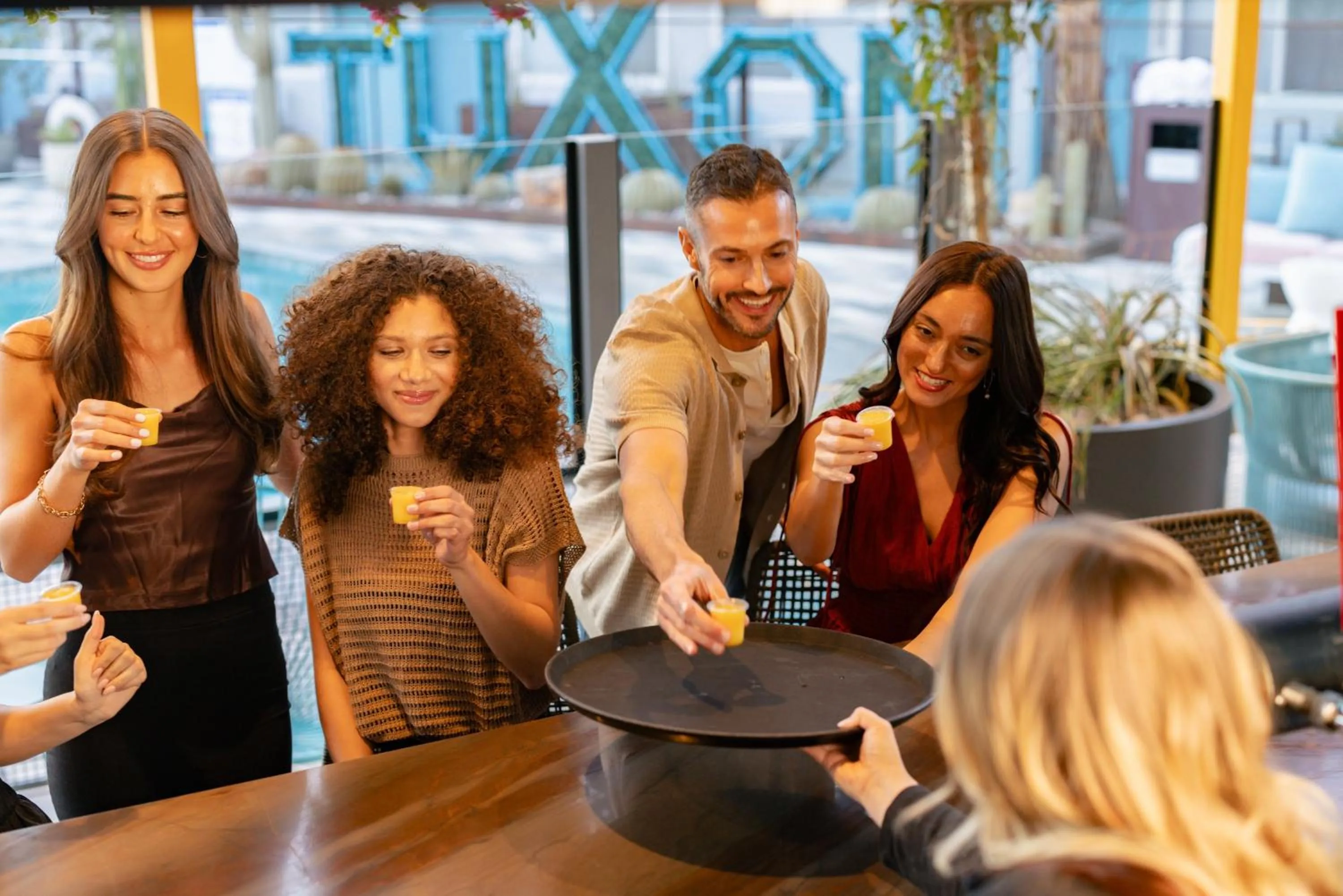 Lounge or bar in voco The Tuxon by IHG