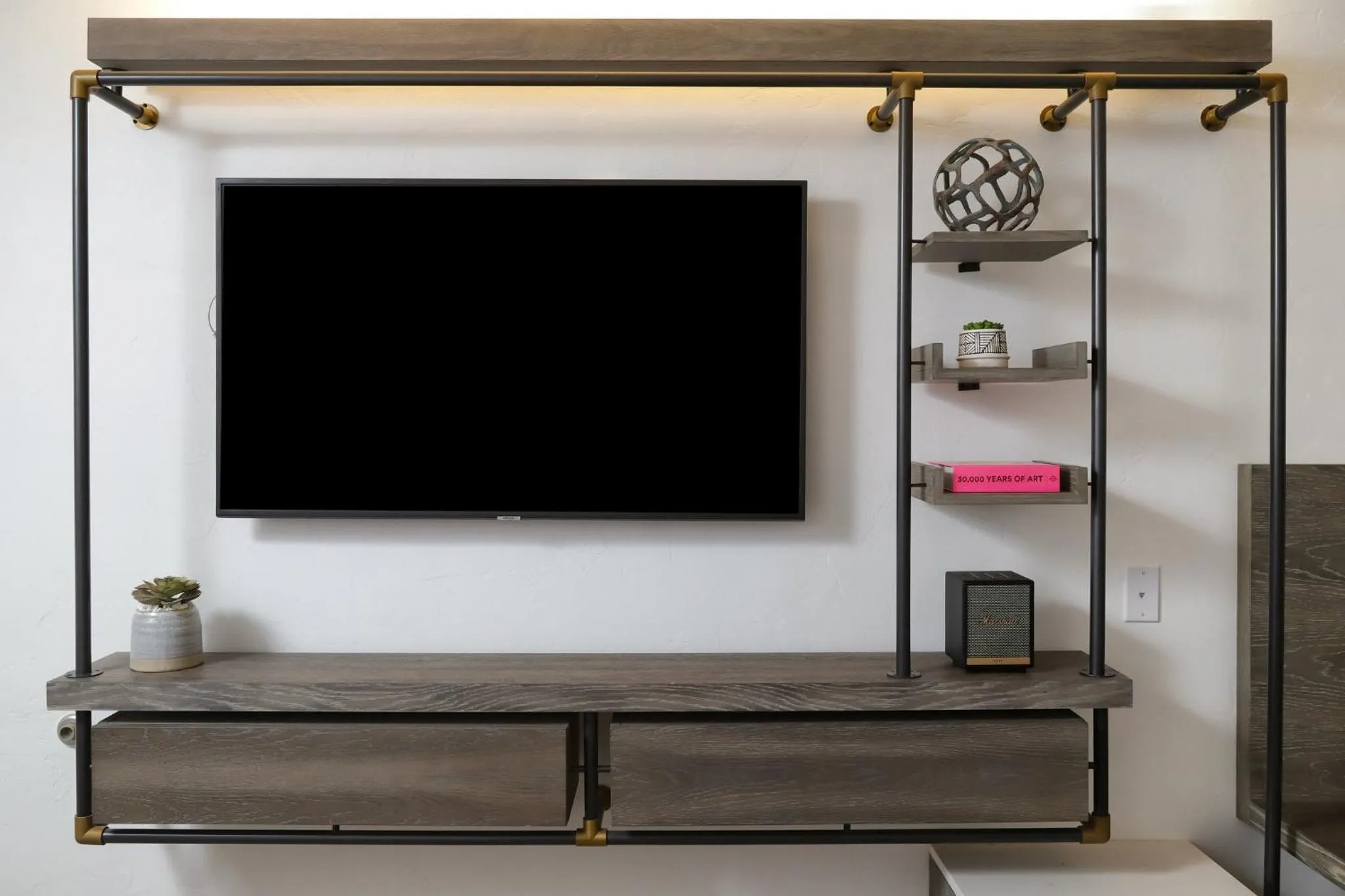 Photo of the whole room in voco The Tuxon by IHG