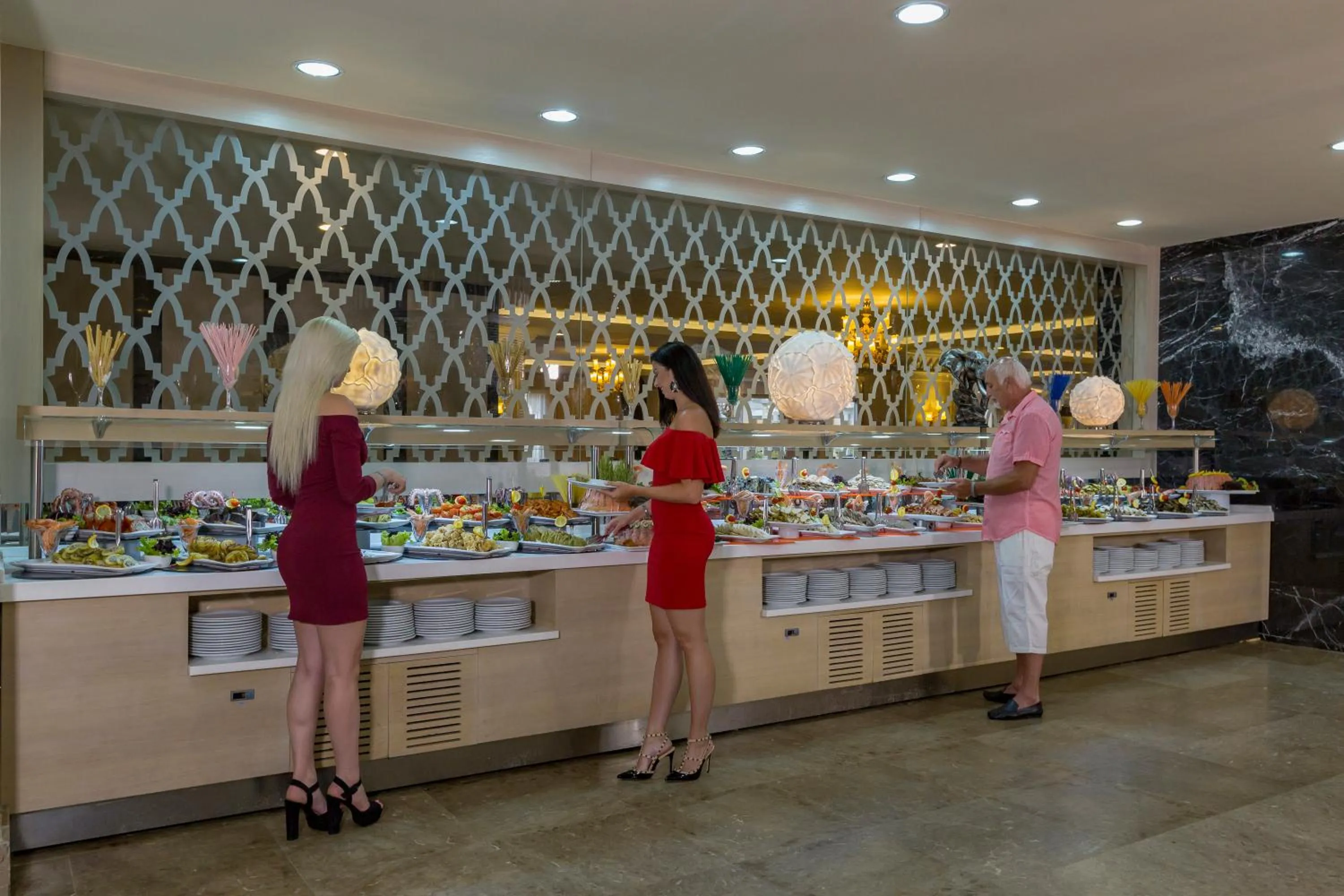 Restaurant/places to eat in Royal Alhambra Palace