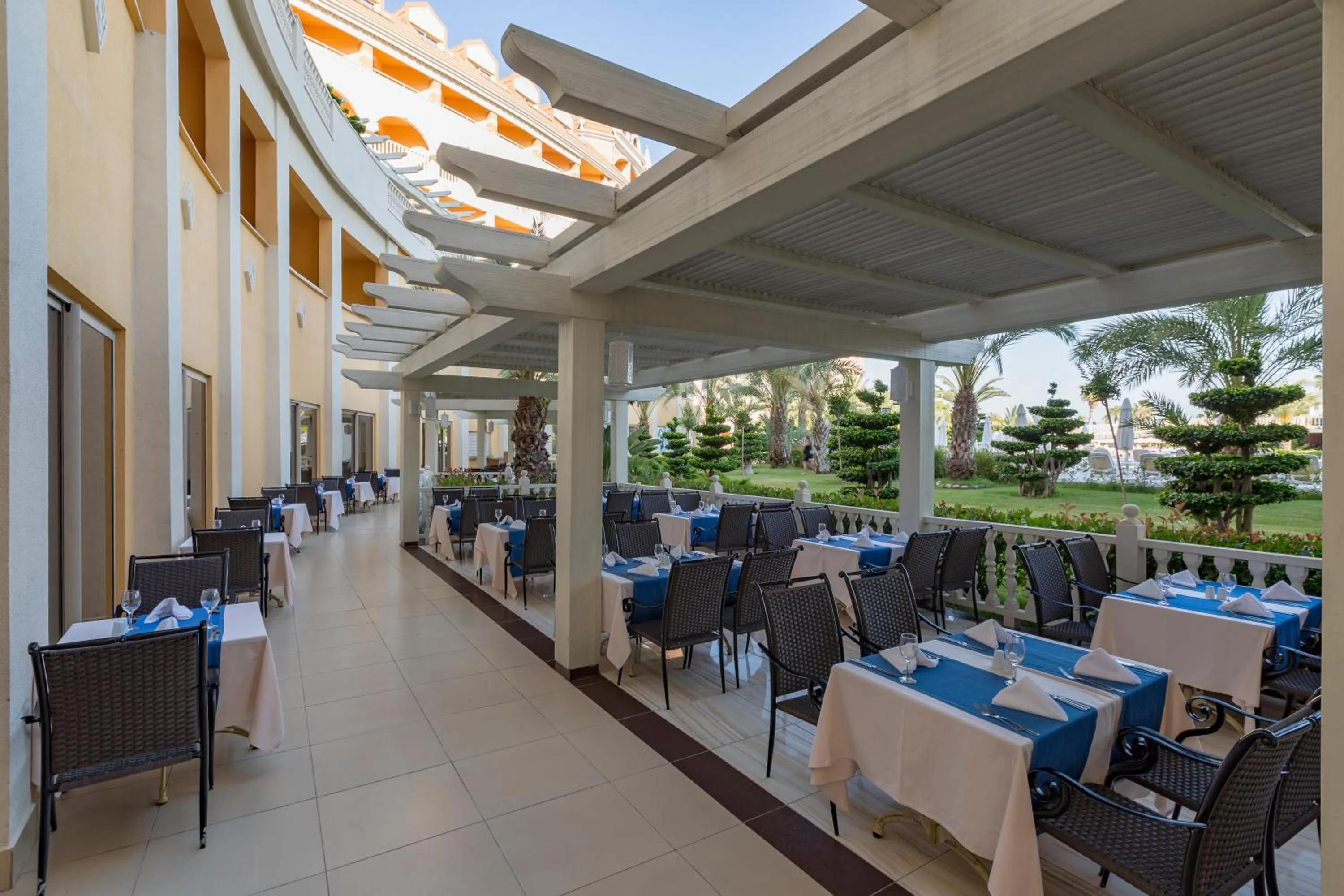 Restaurant/places to eat in Royal Alhambra Palace