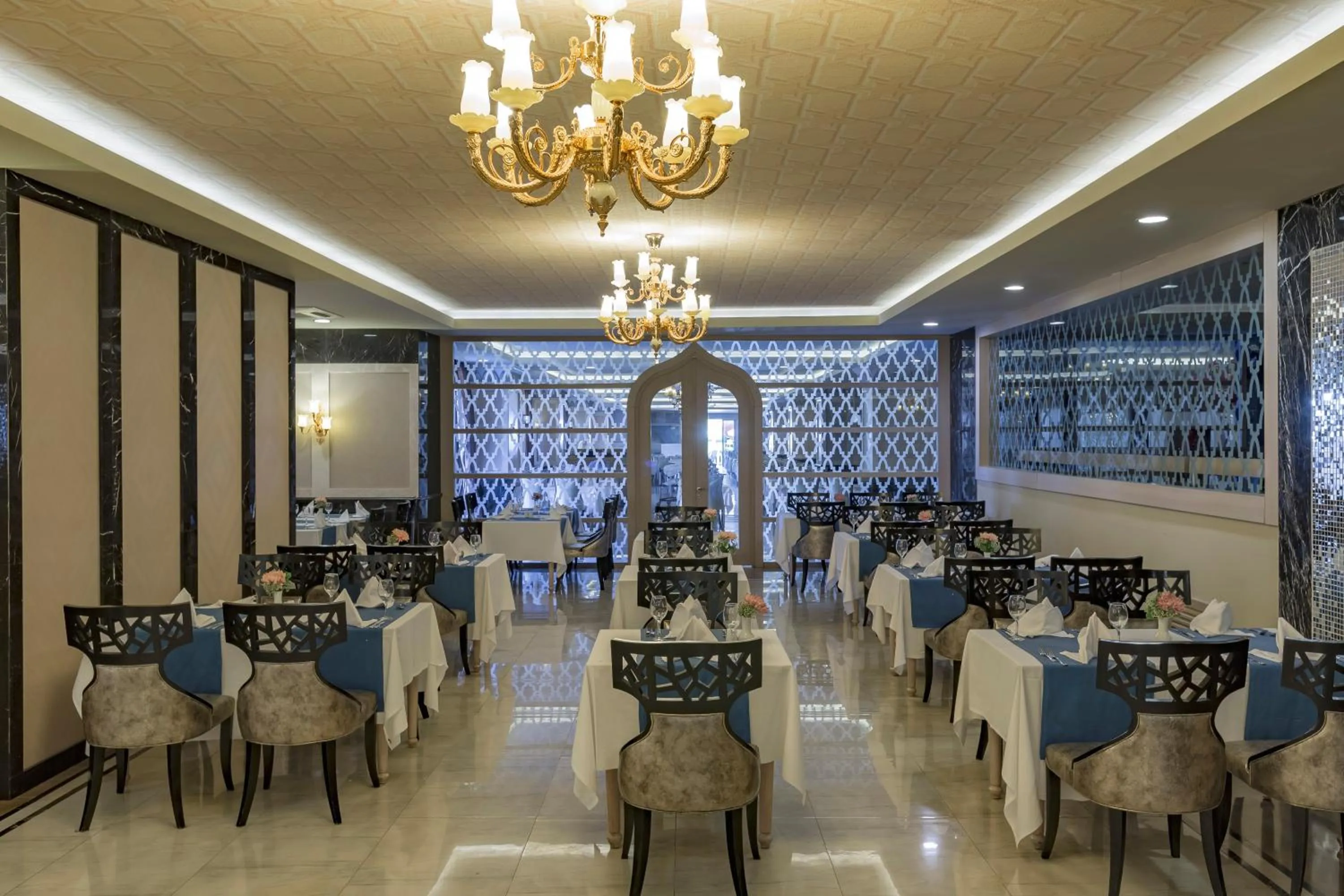 Restaurant/places to eat in Royal Alhambra Palace