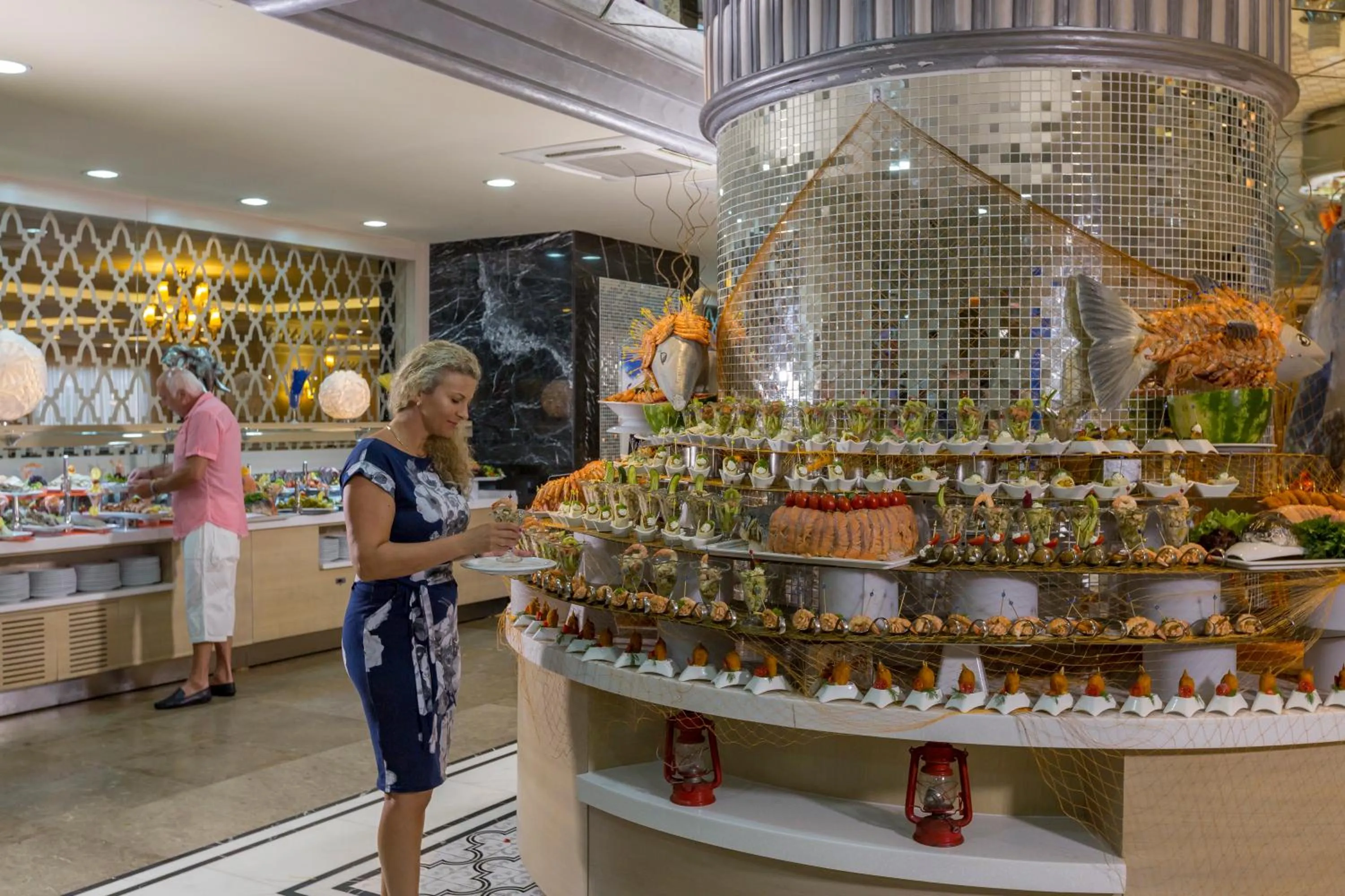 Restaurant/places to eat in Royal Alhambra Palace