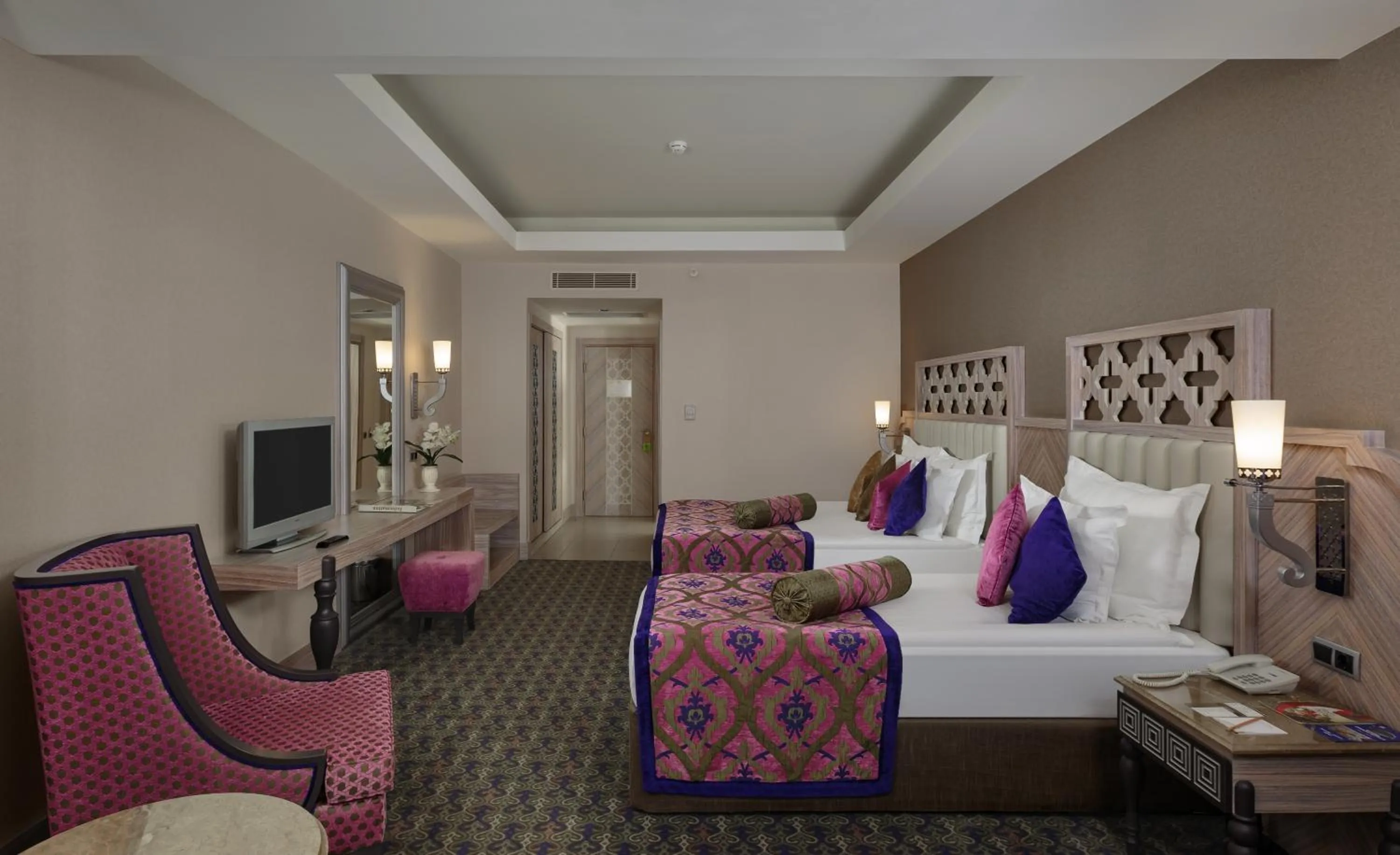 Bedroom, Bed in Royal Alhambra Palace