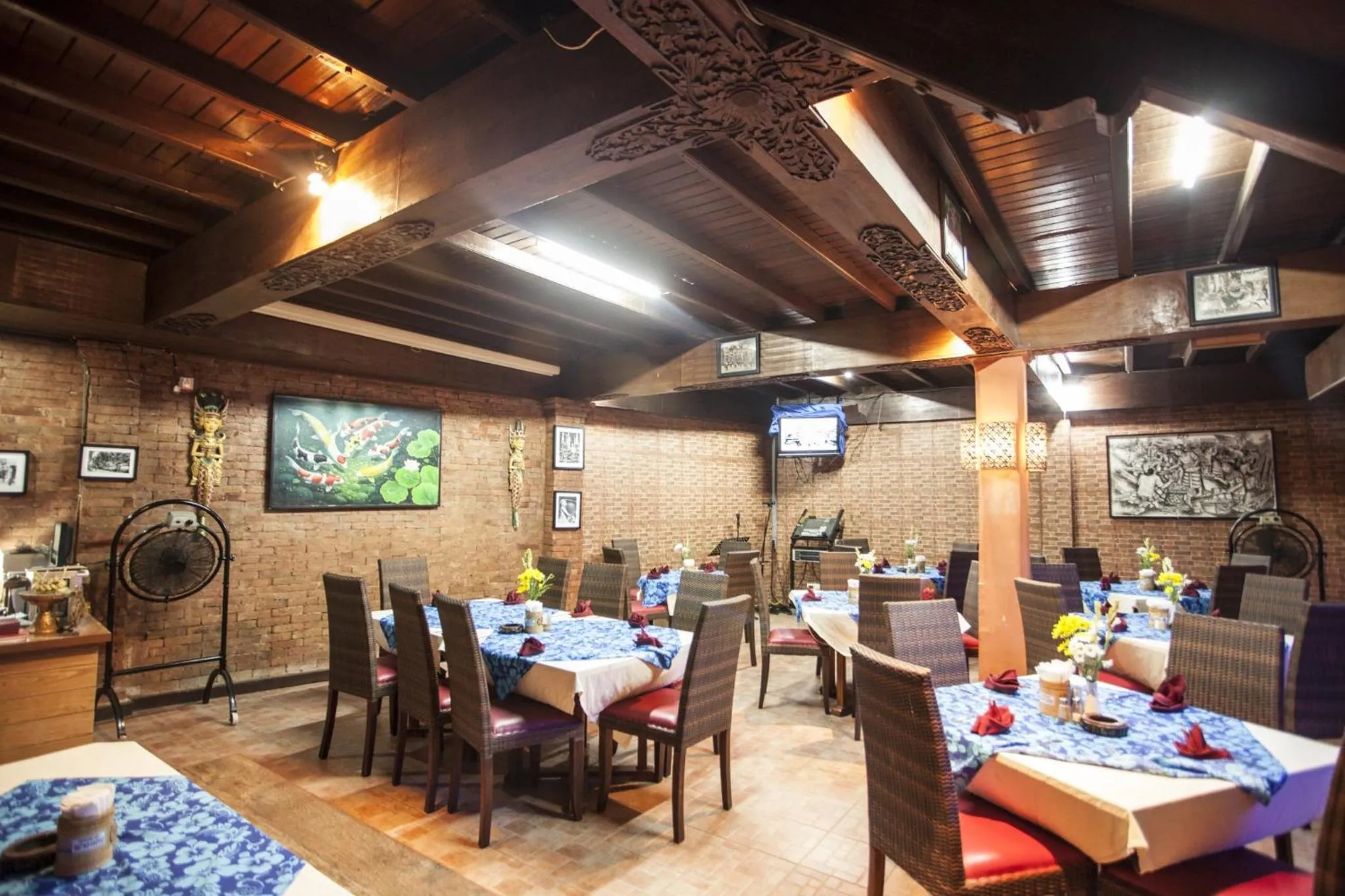 Restaurant/places to eat in Satriya Cottages