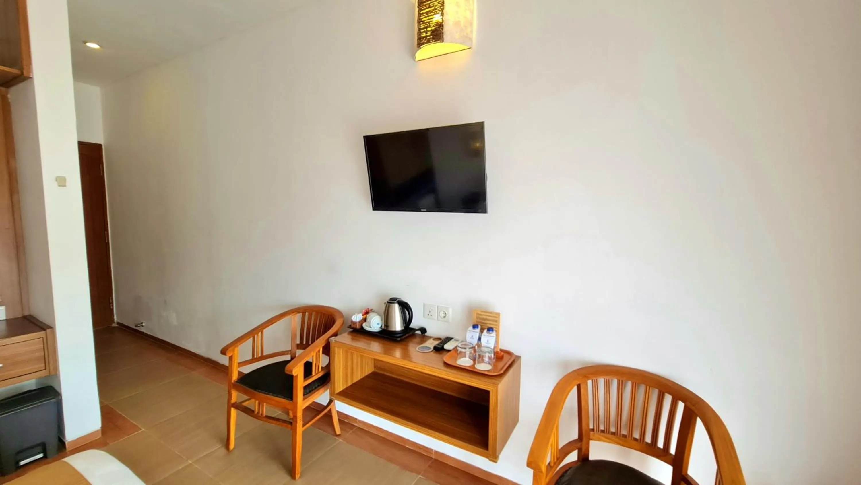 TV and multimedia in Satriya Cottages