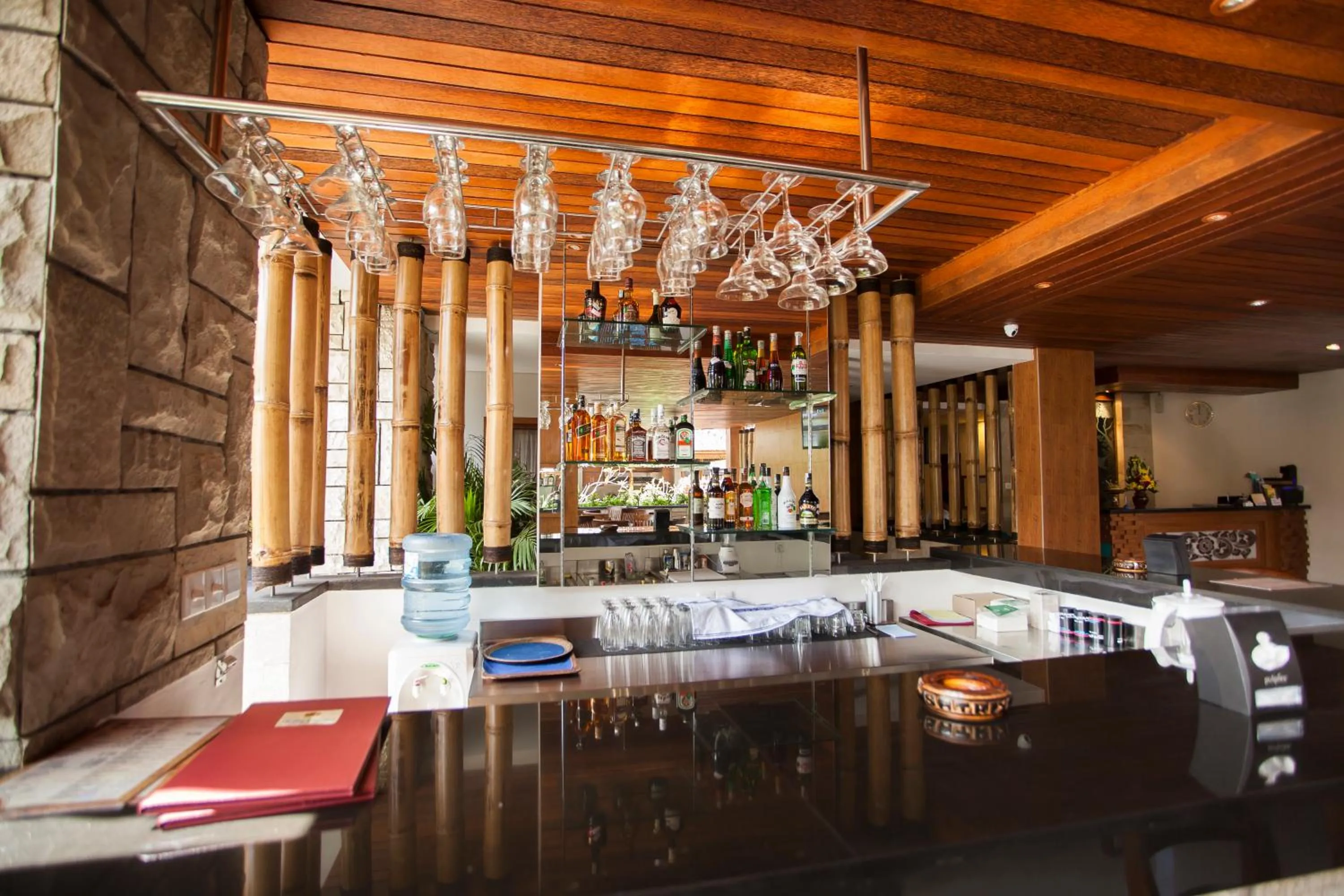 Restaurant/places to eat in Satriya Cottages