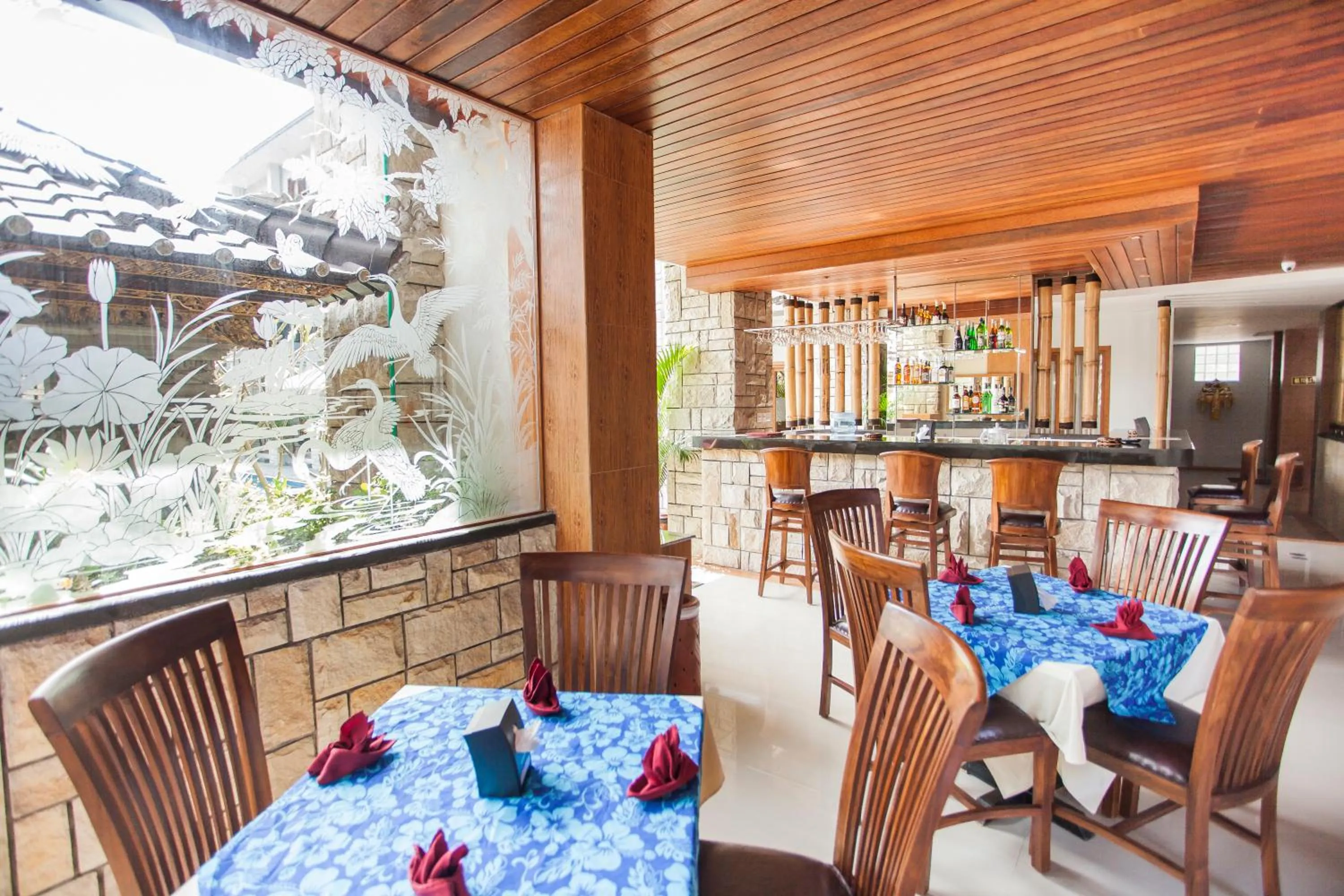 Restaurant/places to eat in Satriya Cottages