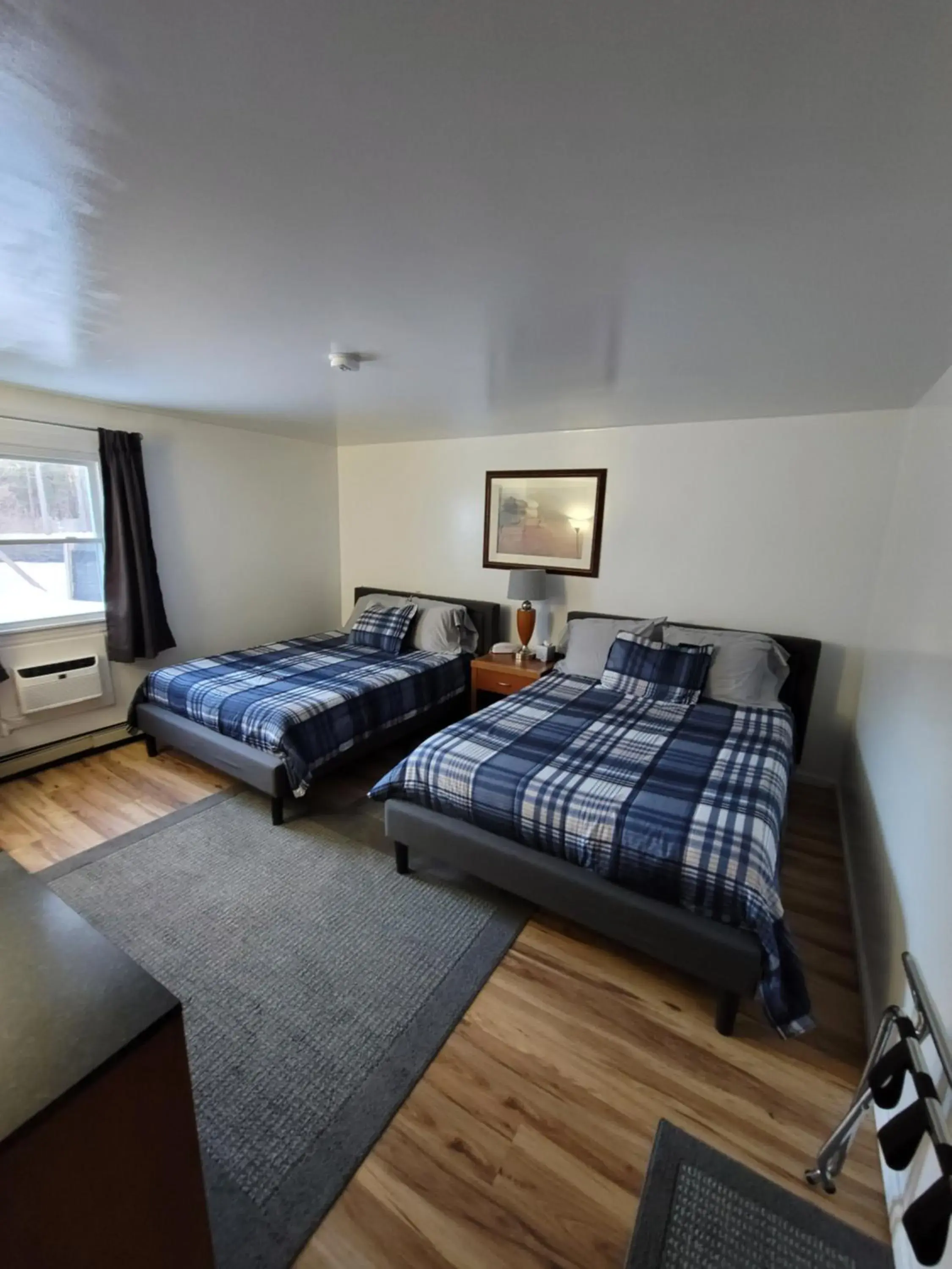 Deluxe Queen Room in West Bethel Motel Deluxe Queen Room in West Bethel Motel