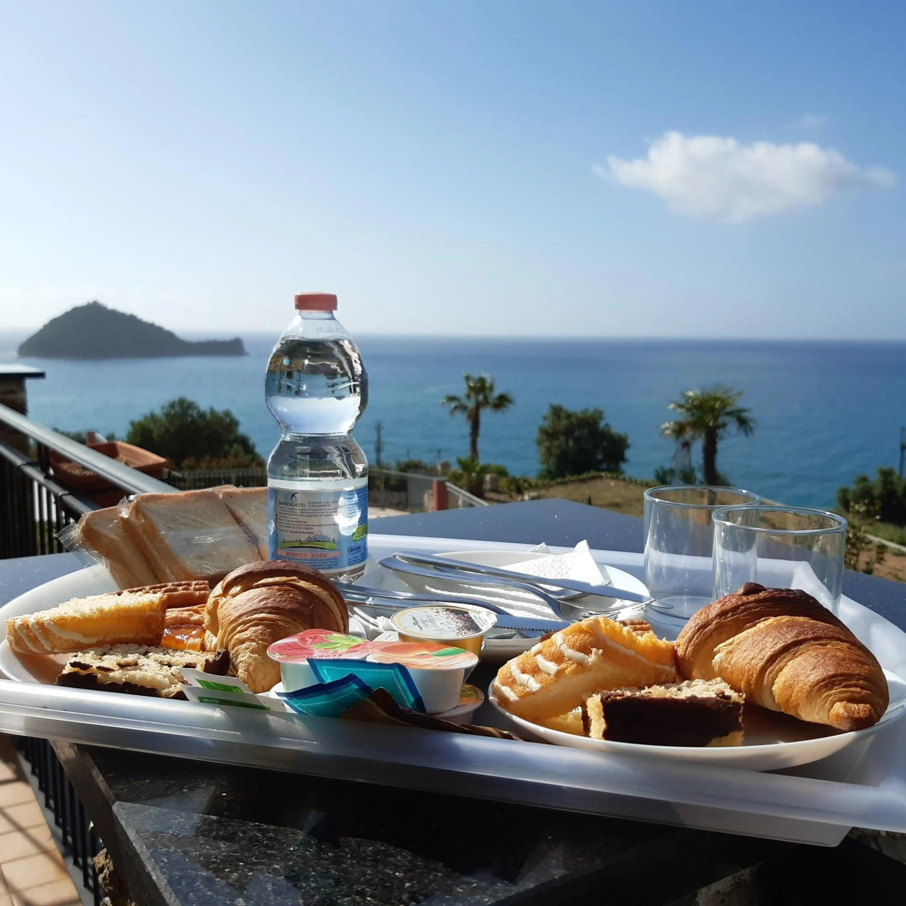 Breakfast in Verde Mare