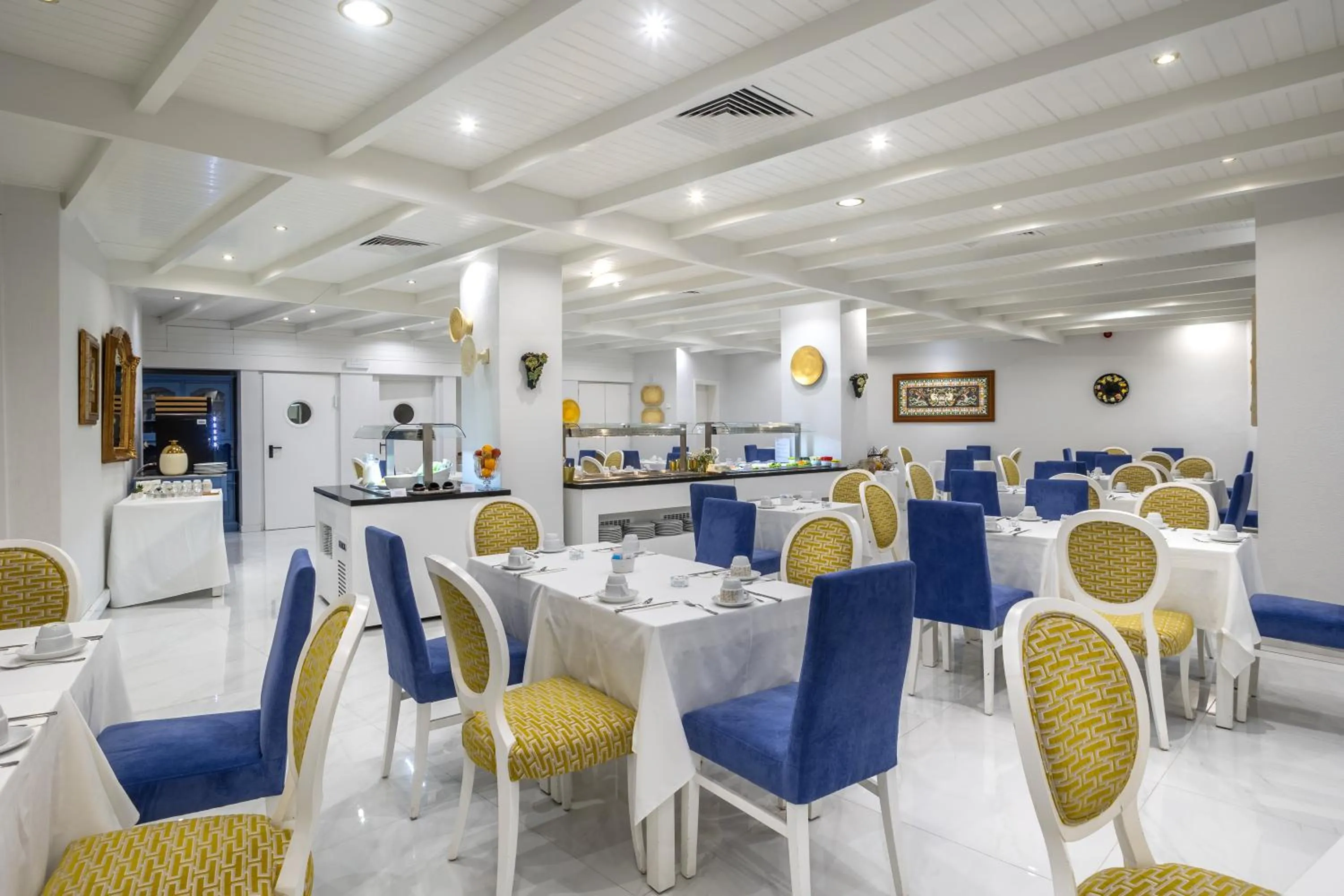Restaurant/places to eat in Hotel Cristal Caldas