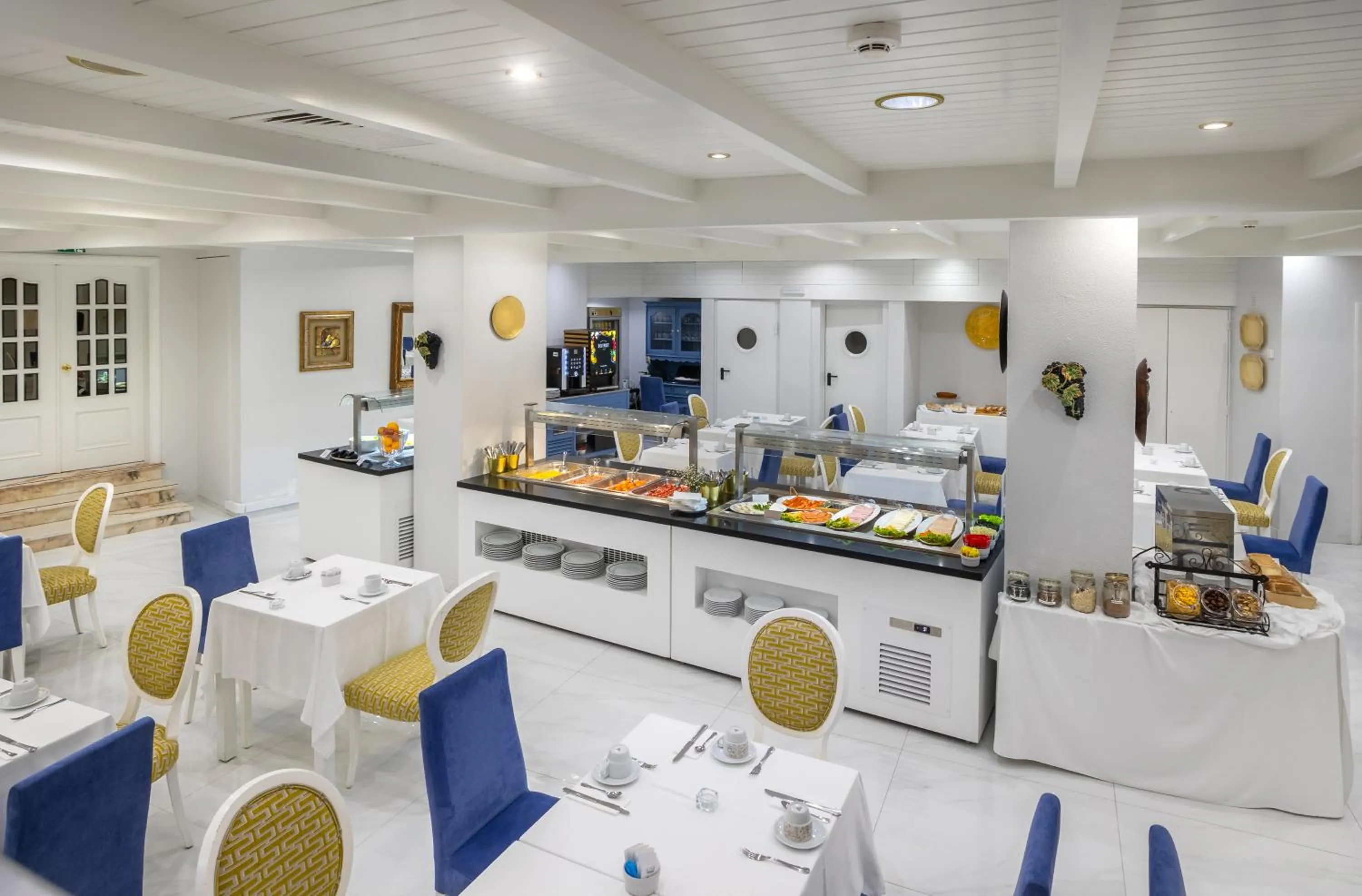 Restaurant/places to eat in Hotel Cristal Caldas