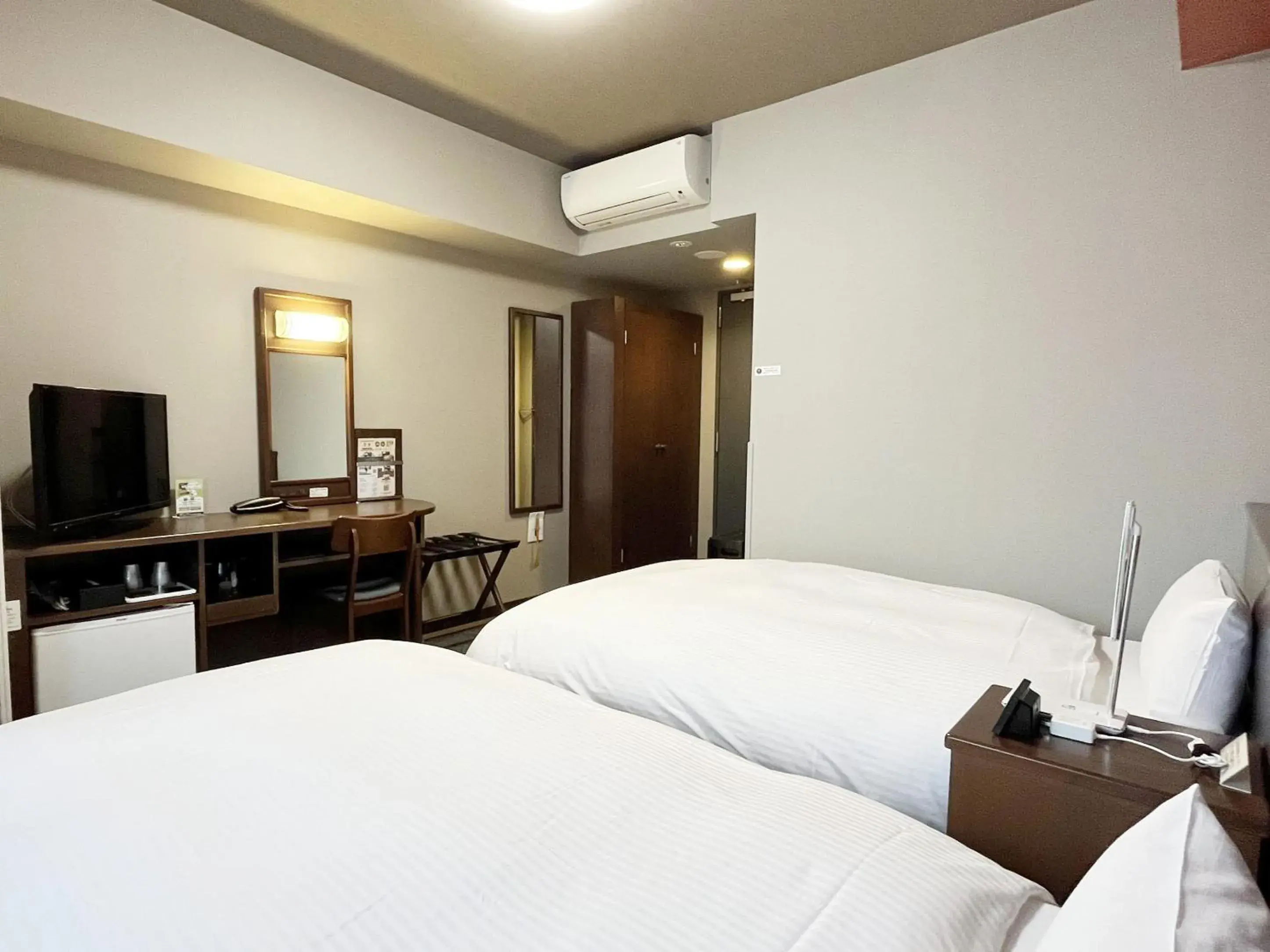 Twin Room - single occupancy - Smoking in Hotel Route-Inn Toki Twin Room - single occupancy - Smoking in Hotel Route-Inn Toki