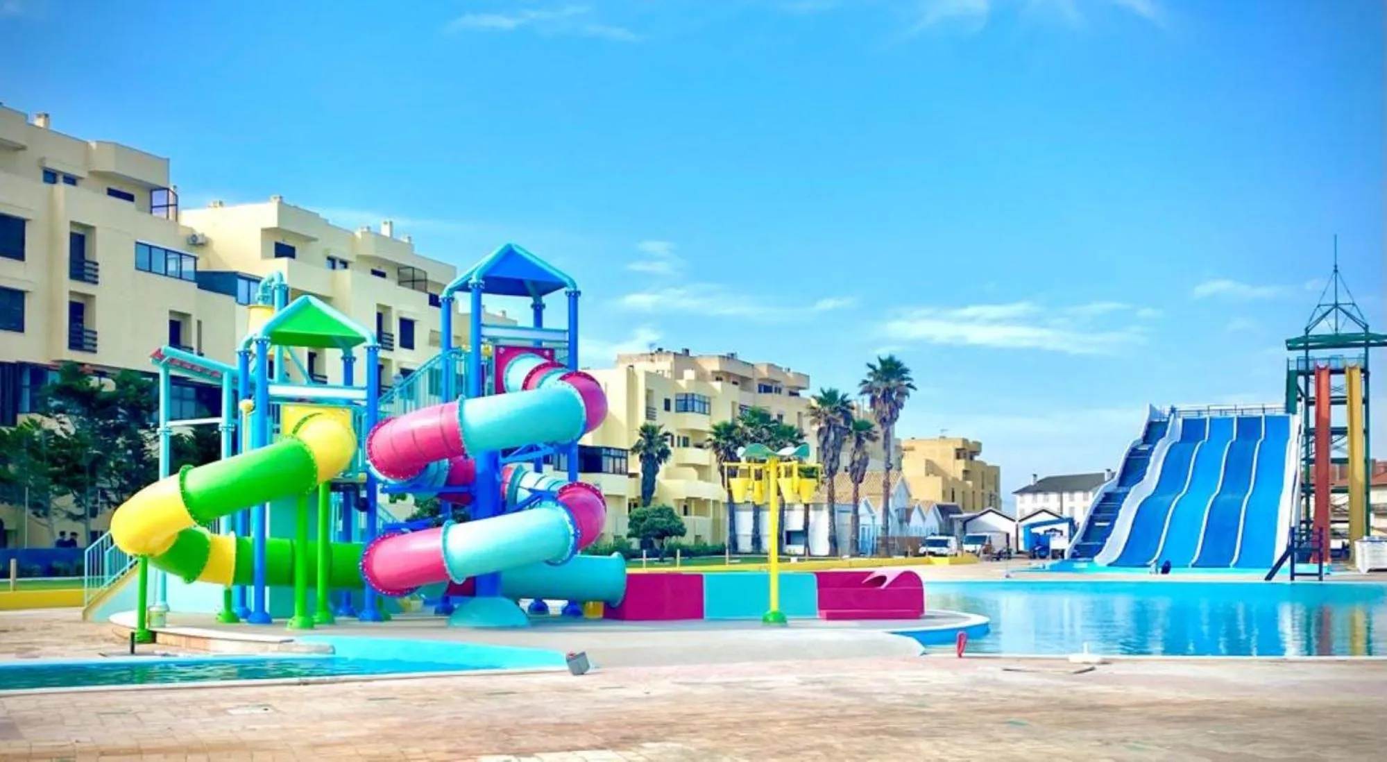 Swimming pool in Hotel Cristal Vieira Praia & SPA
