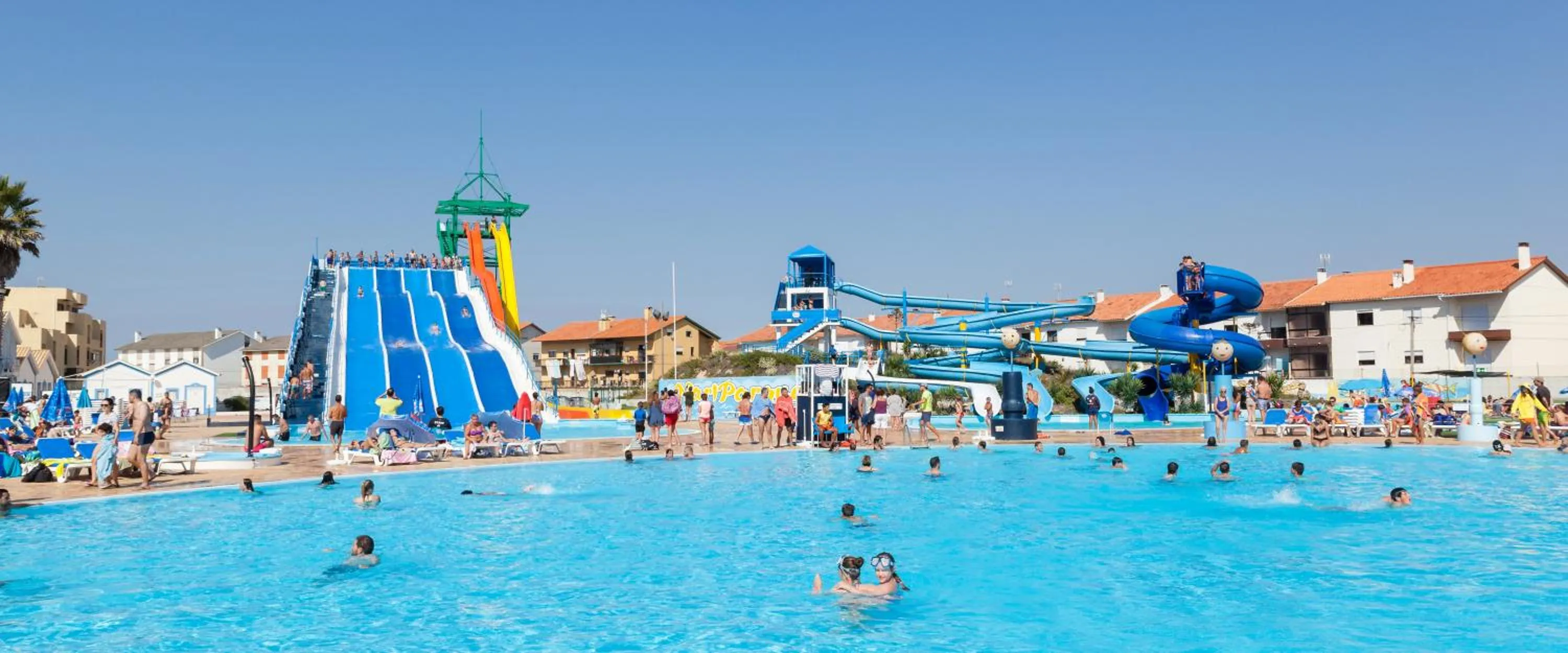Swimming pool in Hotel Cristal Vieira Praia & SPA