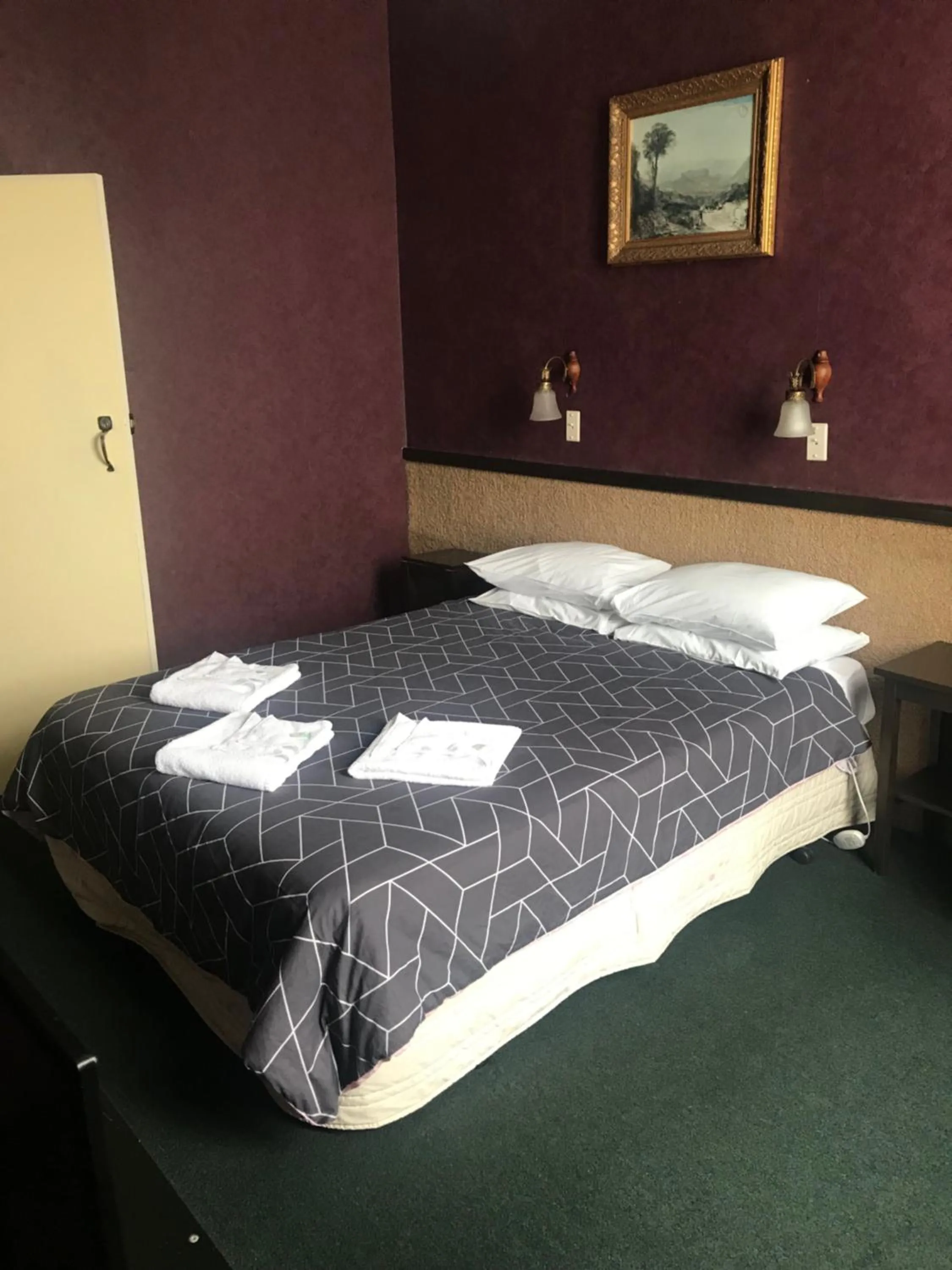 Bed in Grand Hotel - Whangarei
