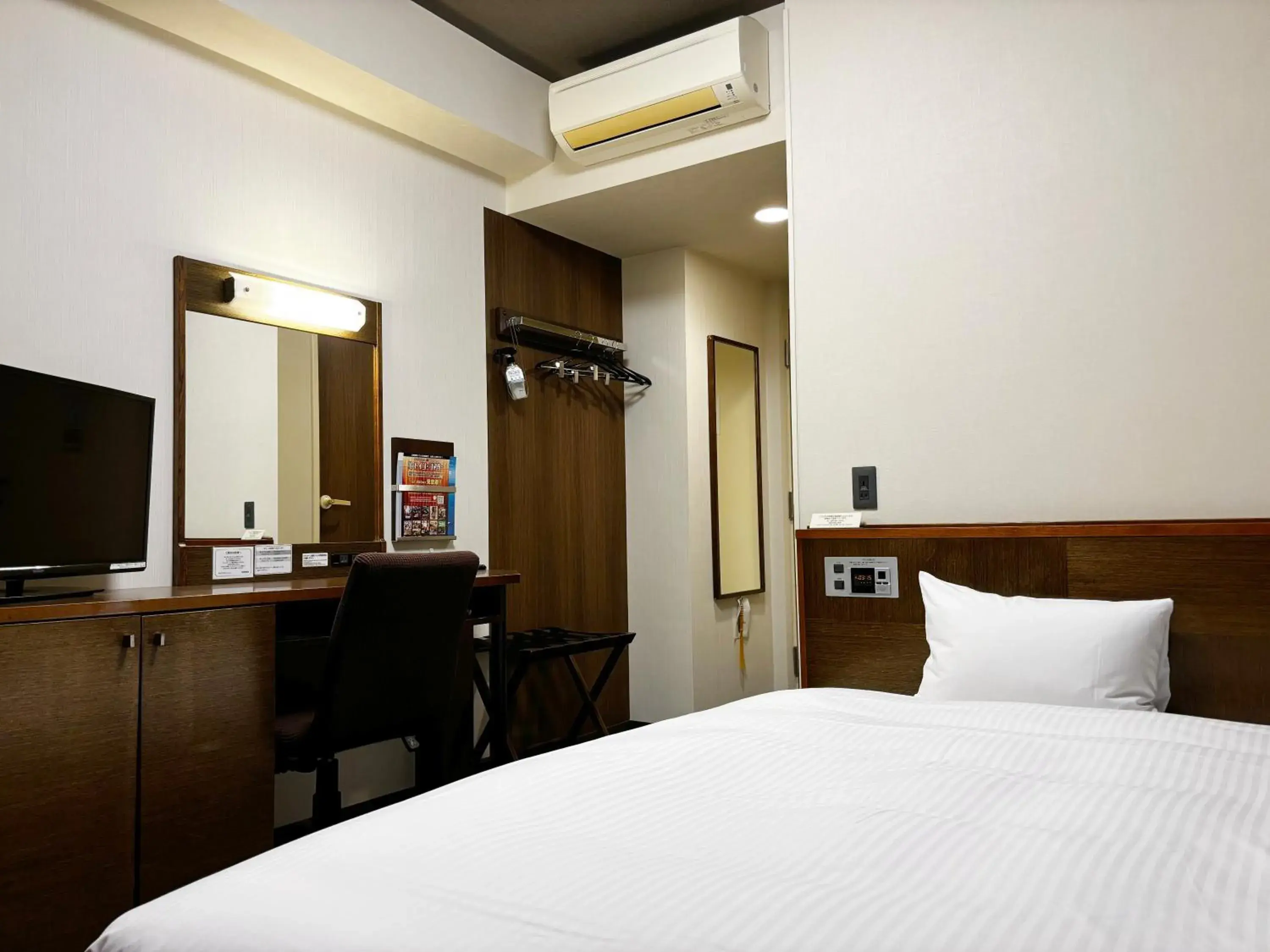 Single Room - single occupancy - Main Building - Smoking in Hotel Route-Inn Seki Single Room - single occupancy - Main Building - Smoking in Hotel Route-Inn Seki