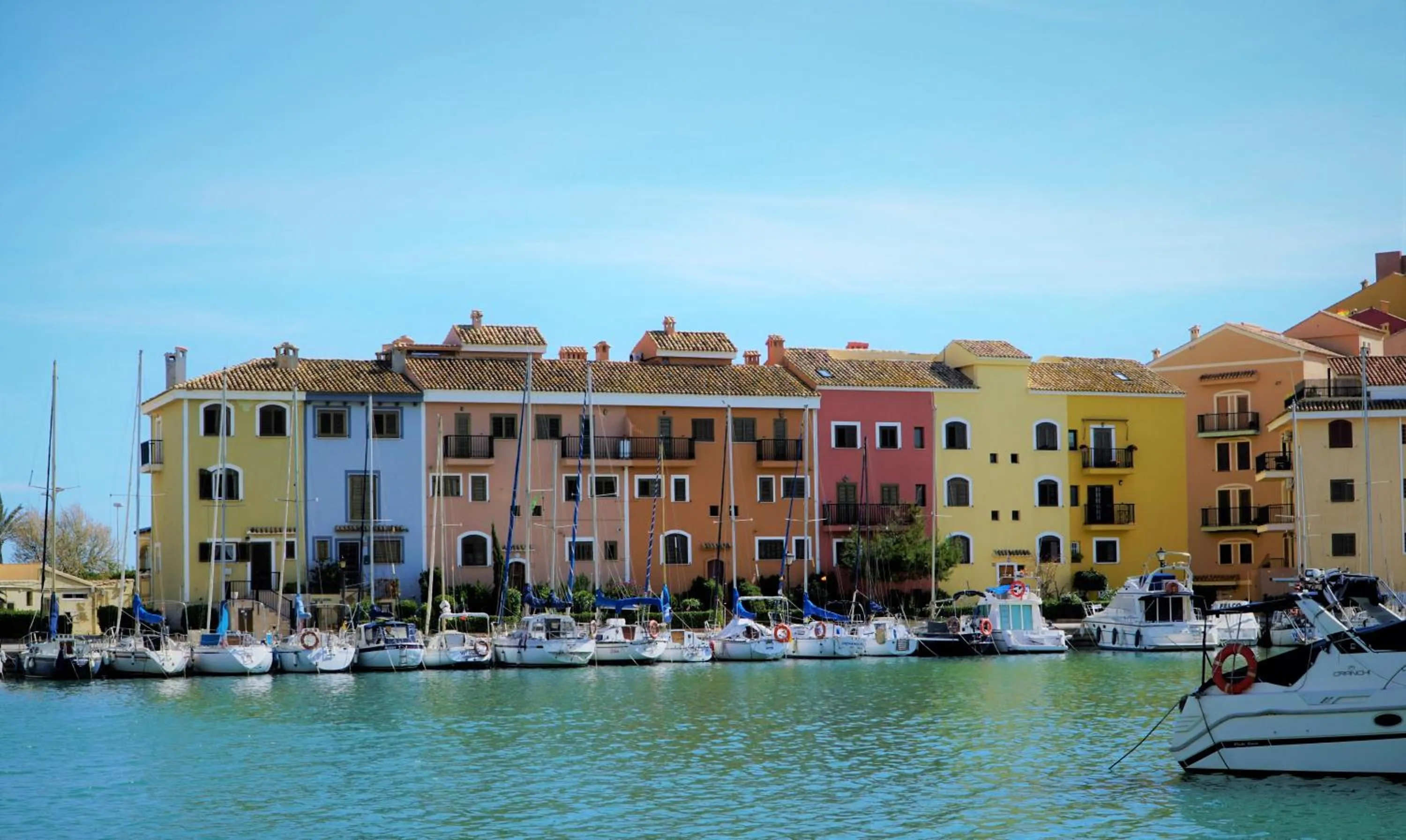 Beach in Sea You Apartamentos Valencia Port Saplaya