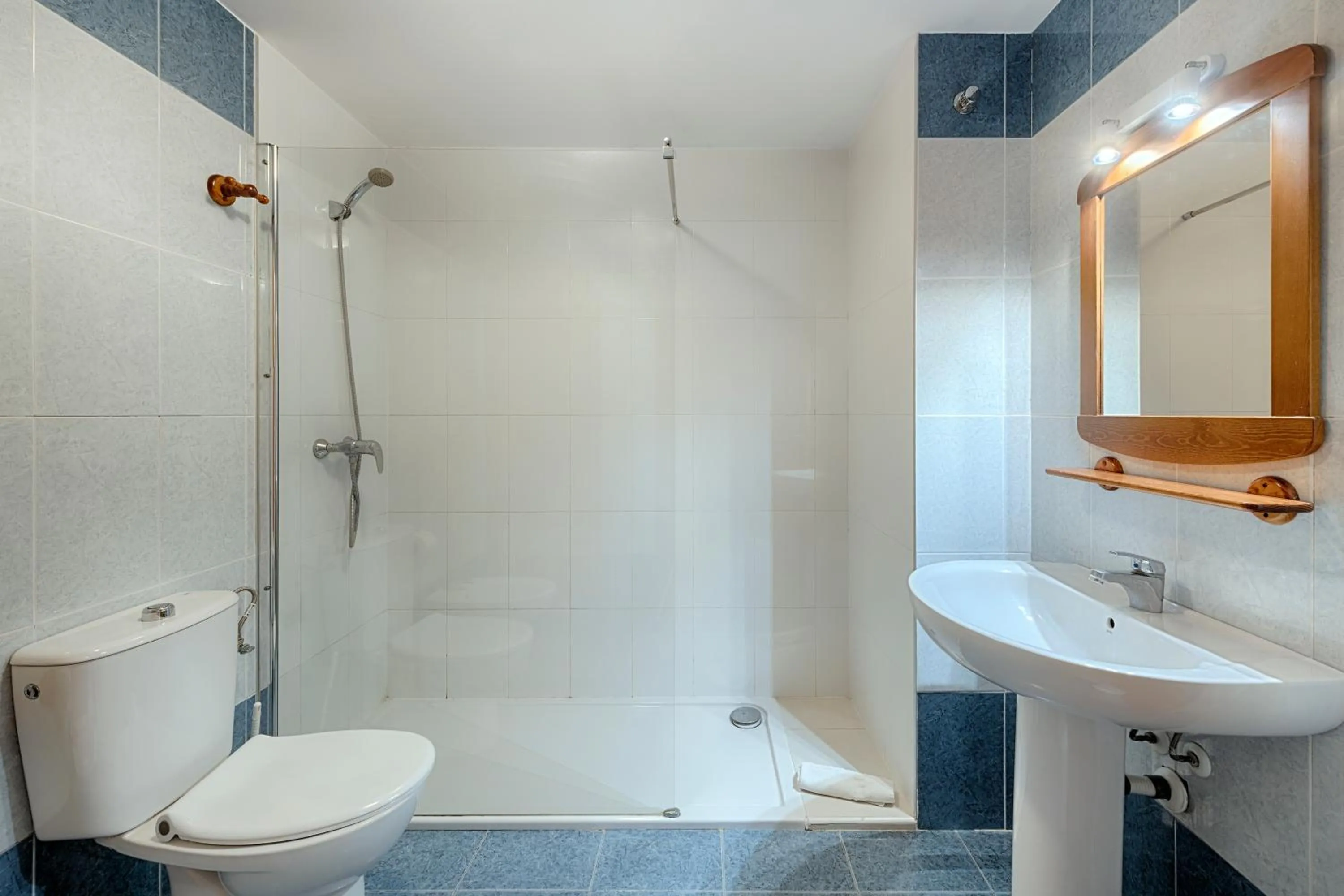 Bathroom in Sea You Apartamentos Valencia Port Saplaya