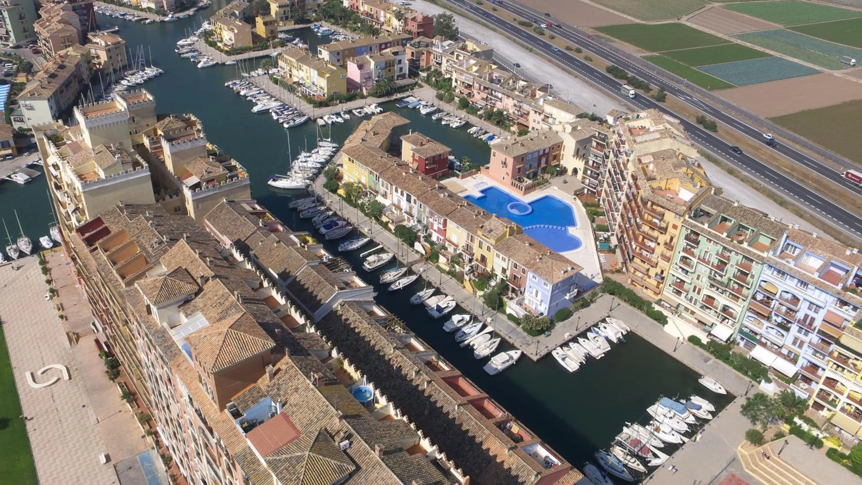 Property building in Sea You Apartamentos Valencia Port Saplaya