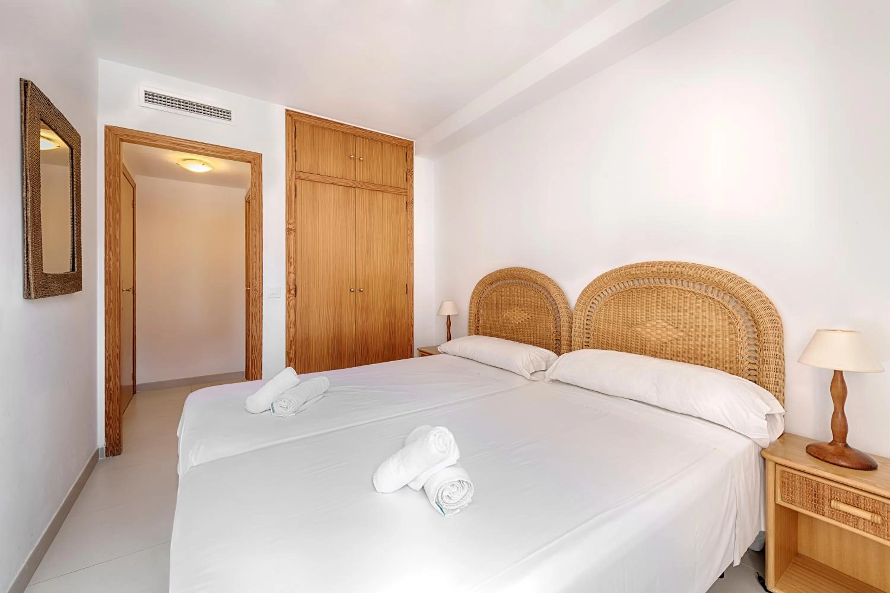 Bedroom, Bed in Sea You Apartamentos Valencia Port Saplaya