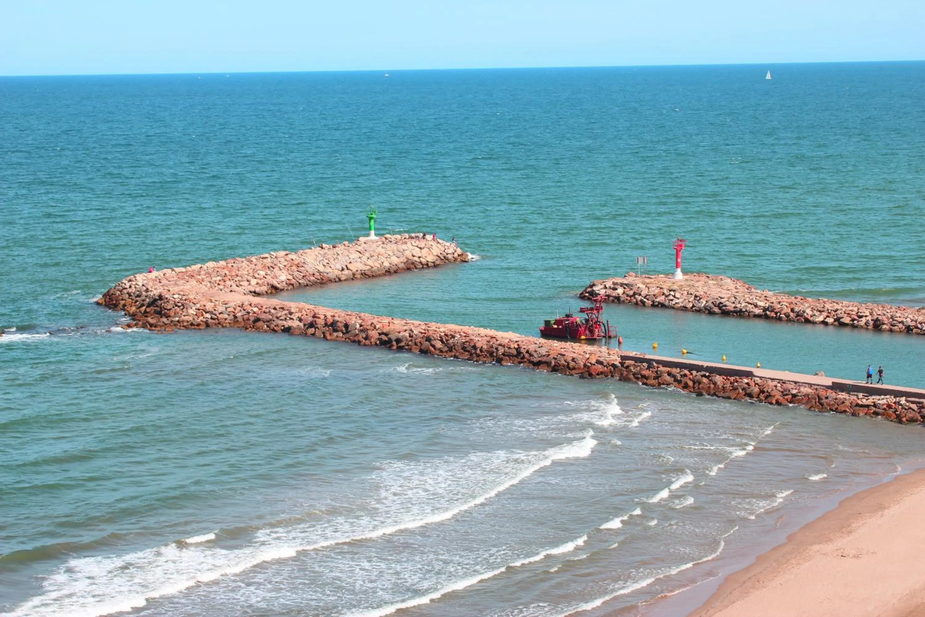 Beach in Sea You Apartamentos Valencia Port Saplaya