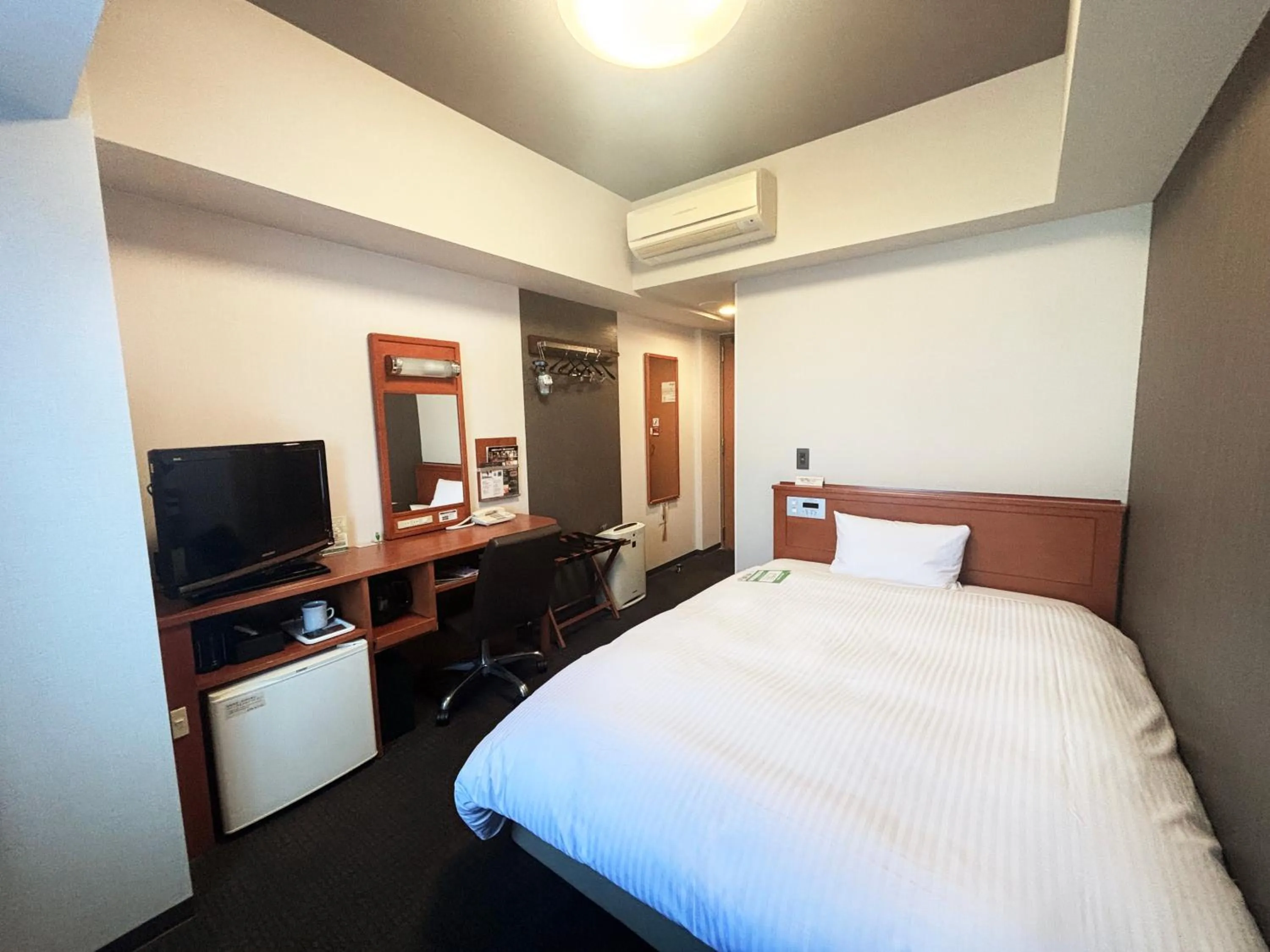 Photo of the whole room, Bed in Hotel Route-Inn Suzuka
