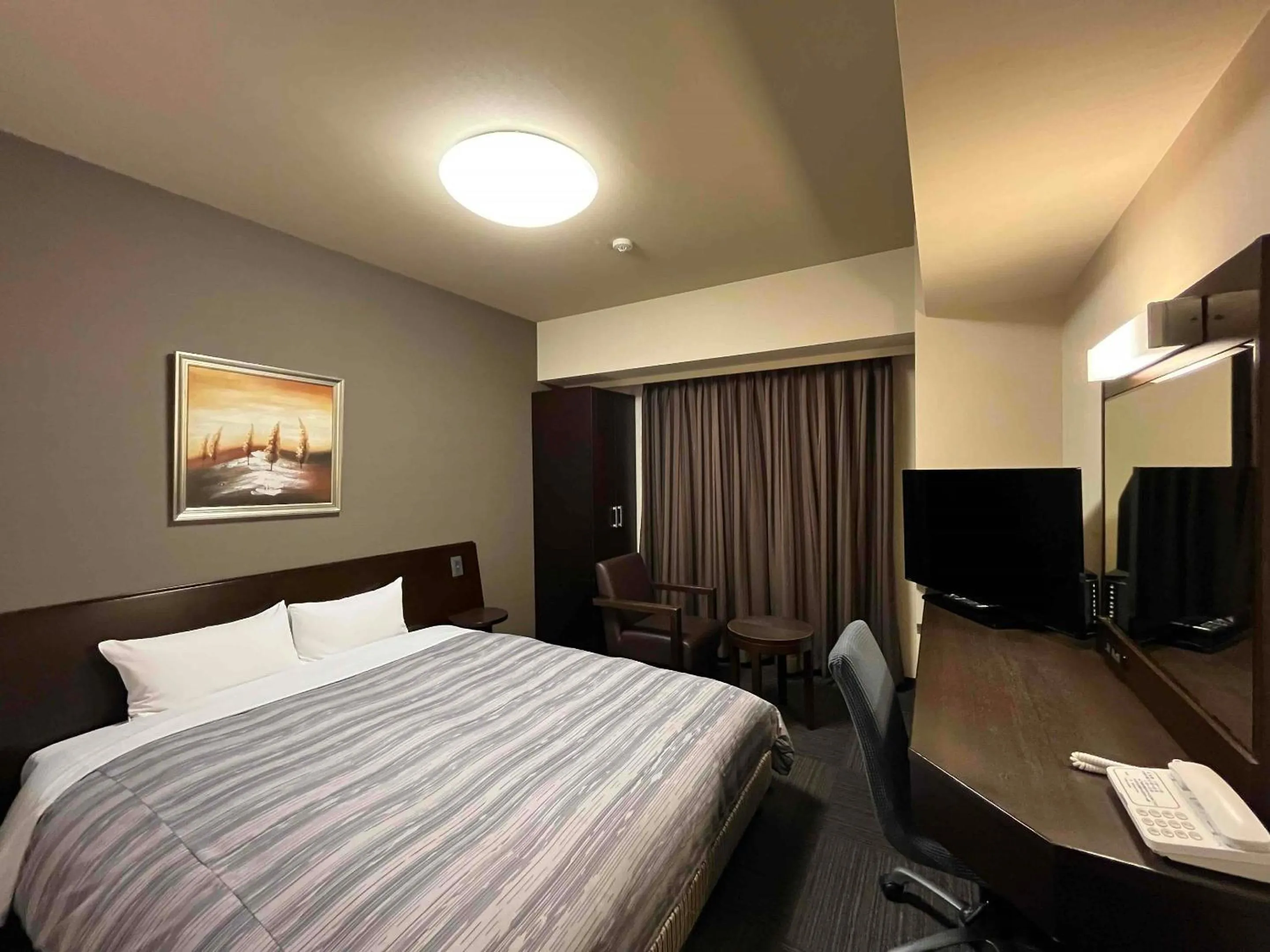 Bedroom, Bed in Hotel Route-Inn Toyotajinnaka