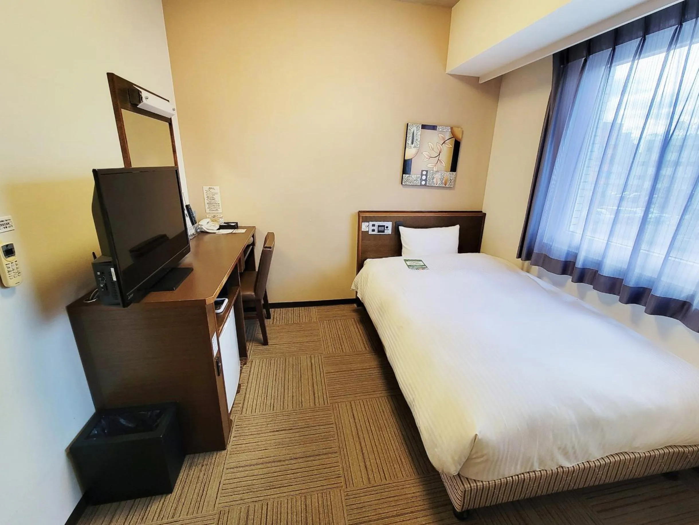 Photo of the whole room, Bed in Hotel Route-Inn Toyotajinnaka