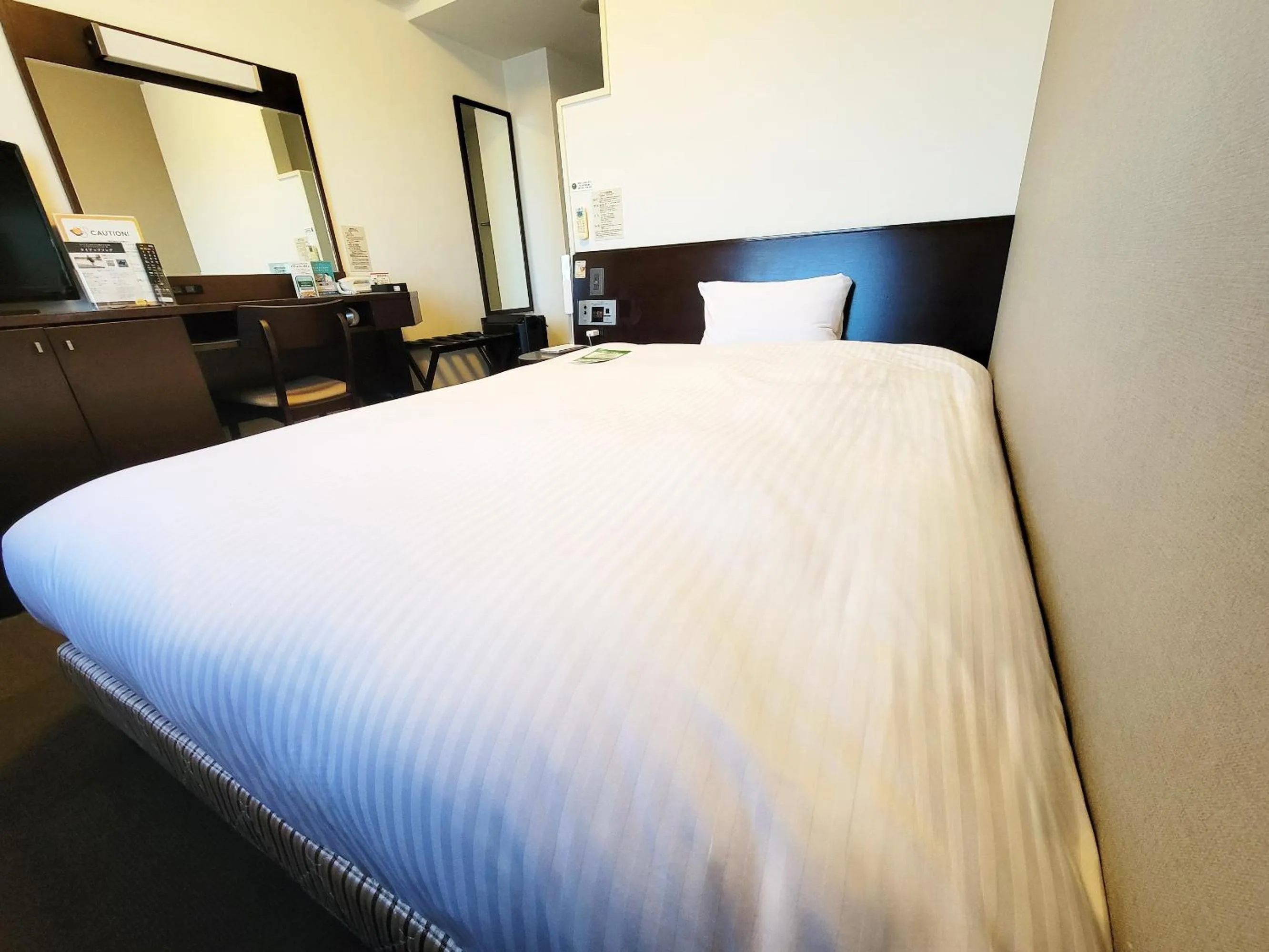 Photo of the whole room, Bed in Hotel Route-Inn Toyotajinnaka