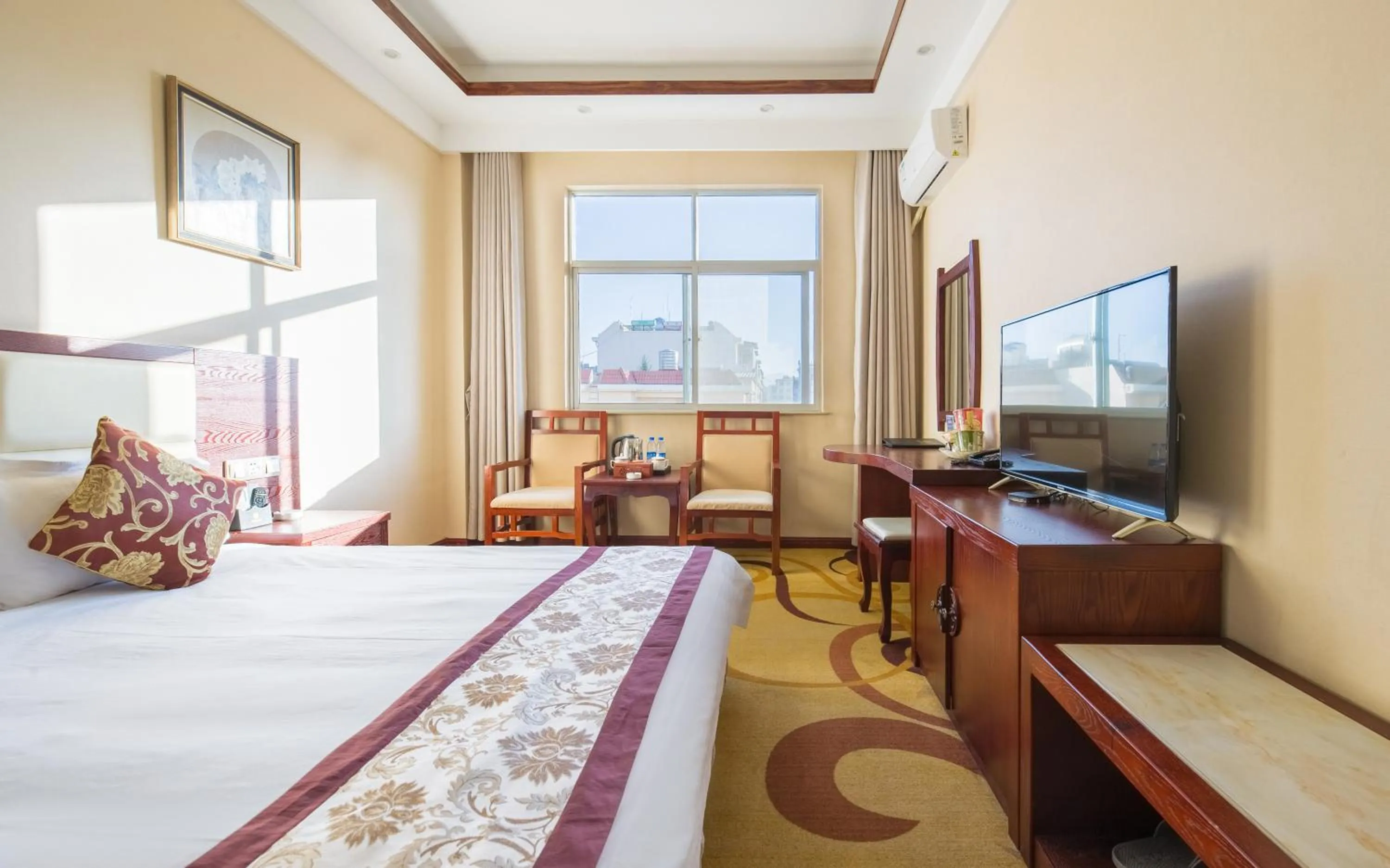 Photo of the whole room, Bed in Binchuan Shuang Long Hotel