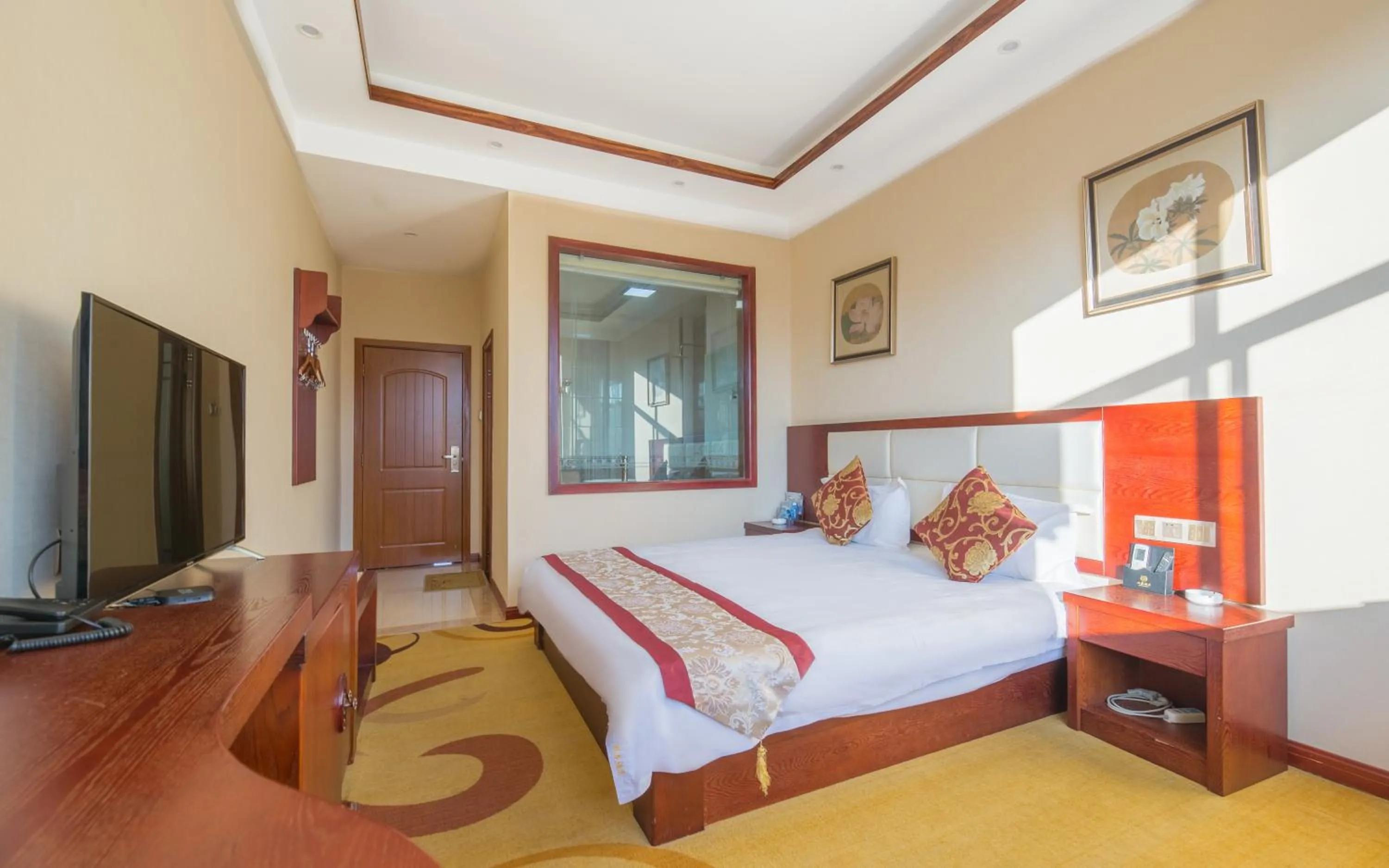 Photo of the whole room, Bed in Binchuan Shuang Long Hotel