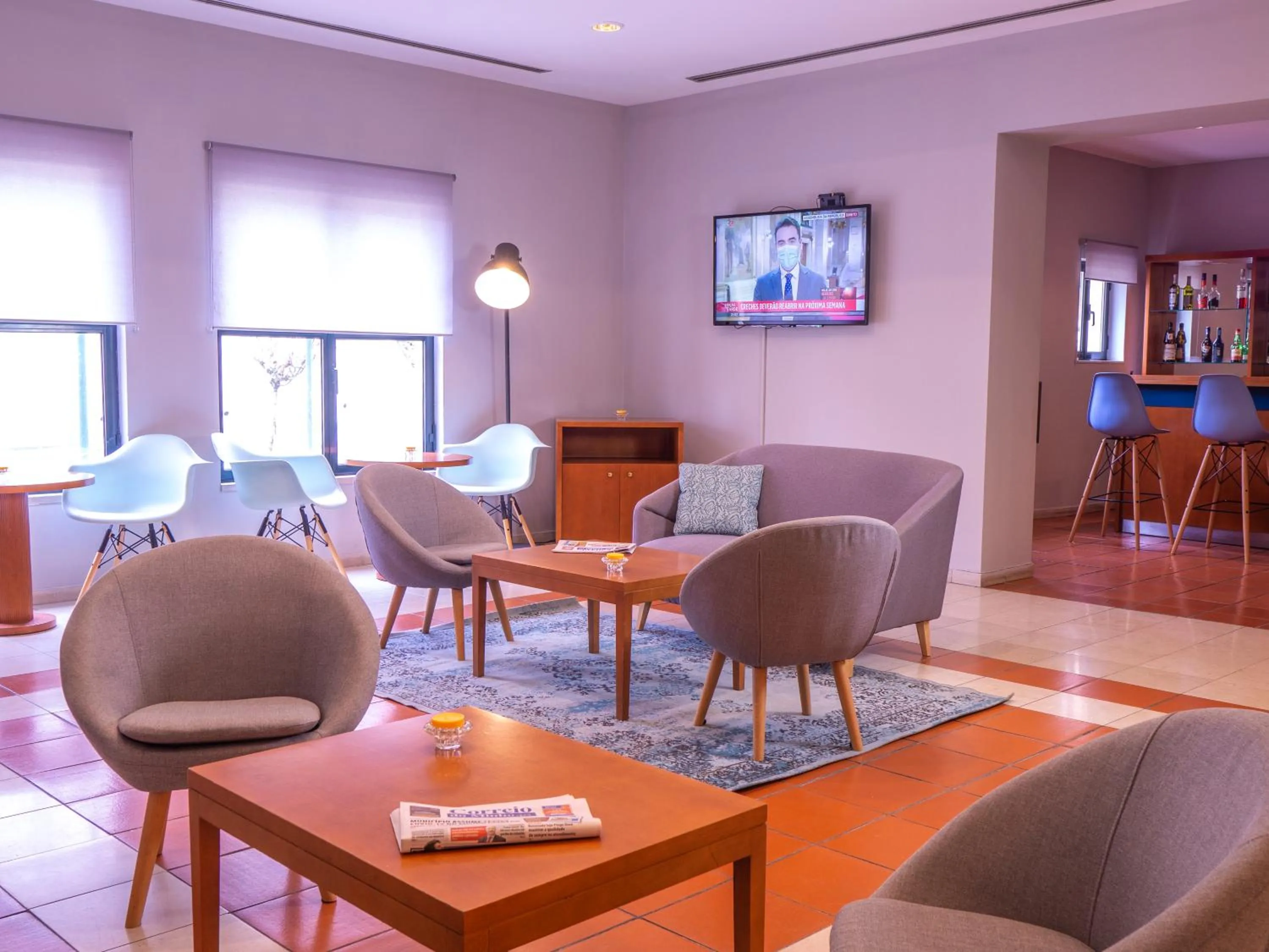 Communal lounge/ TV room in Flag Hotel Braga