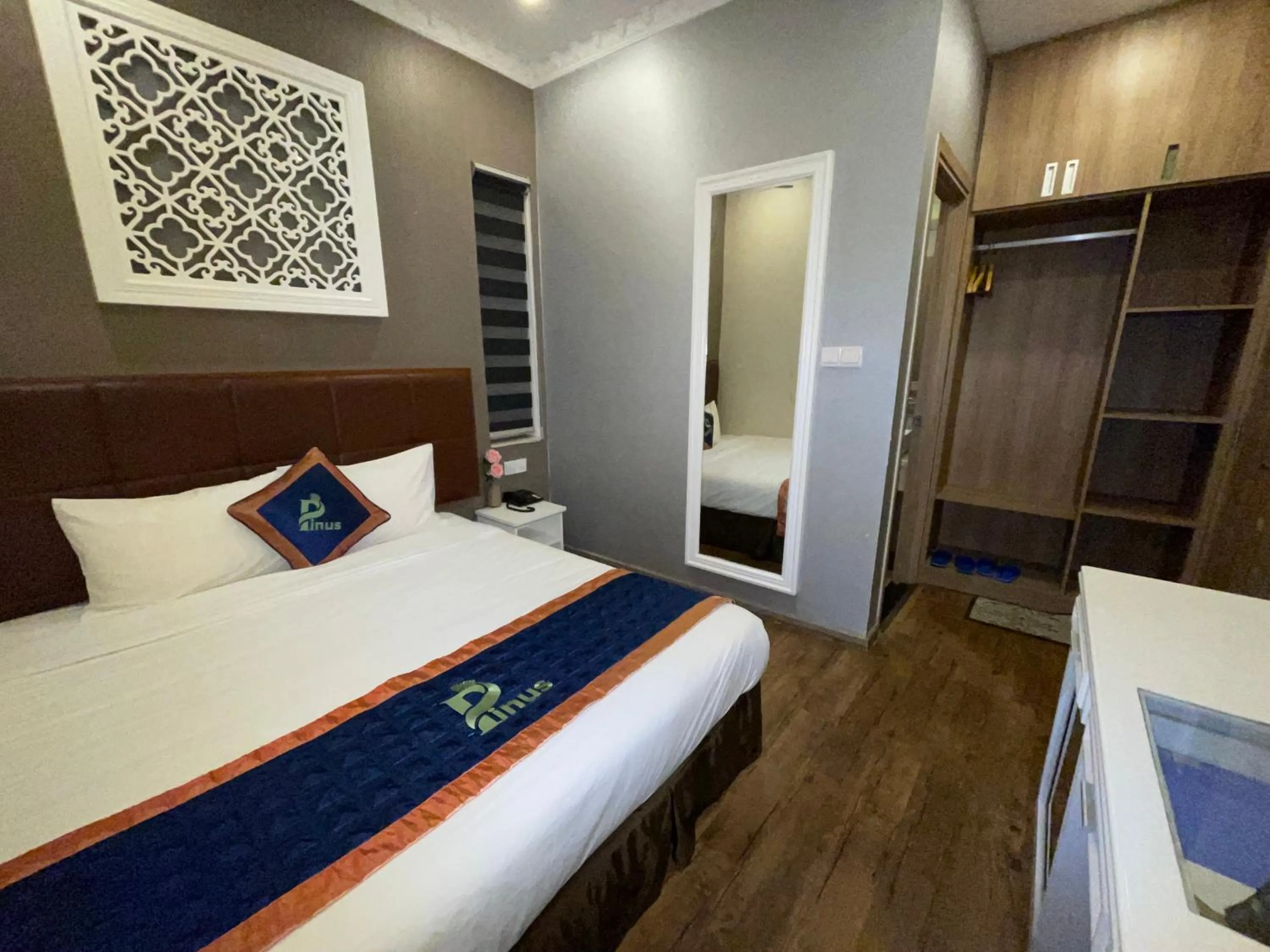 Photo of the whole room, Bed in Pinus Hotel