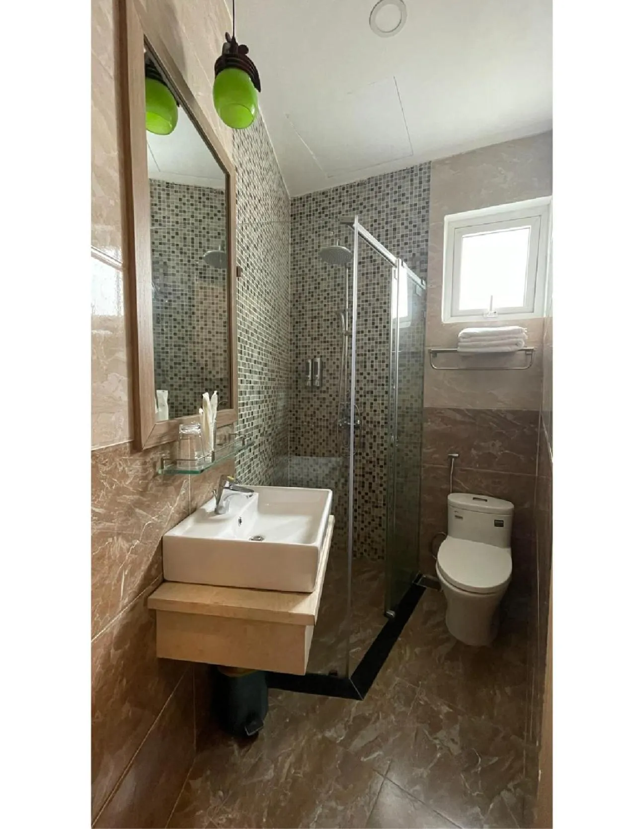 Shower in Pinus Hotel