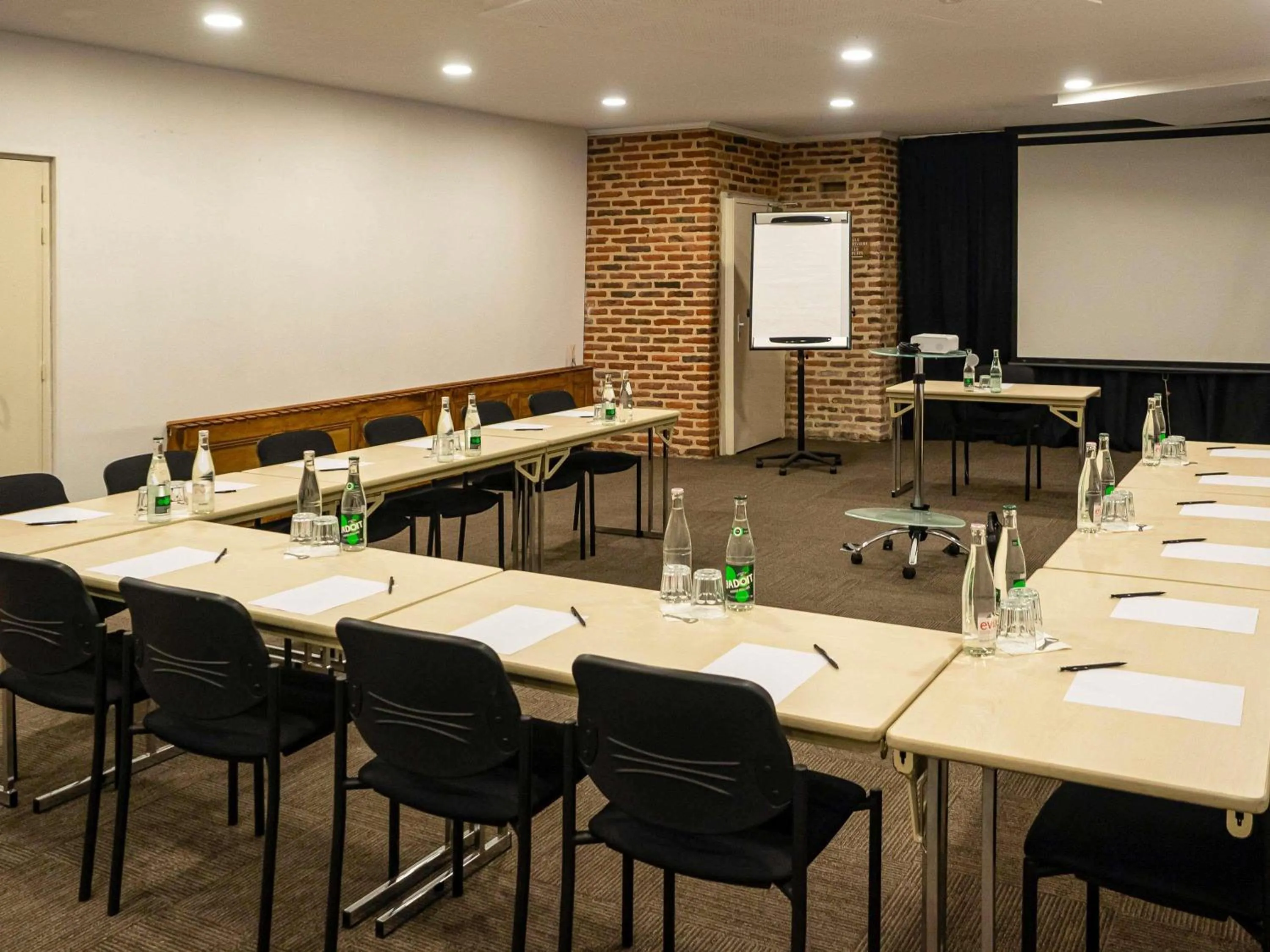 Meeting/conference room in ibis Douai Centre