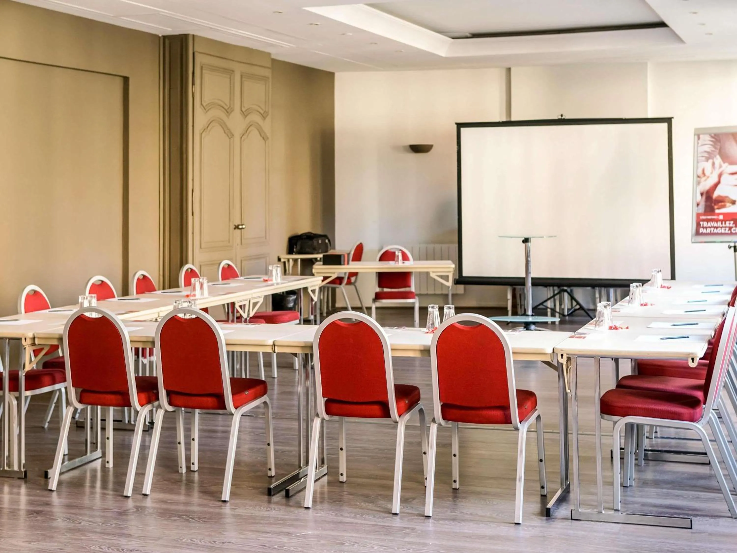 Meeting/conference room in ibis Douai Centre