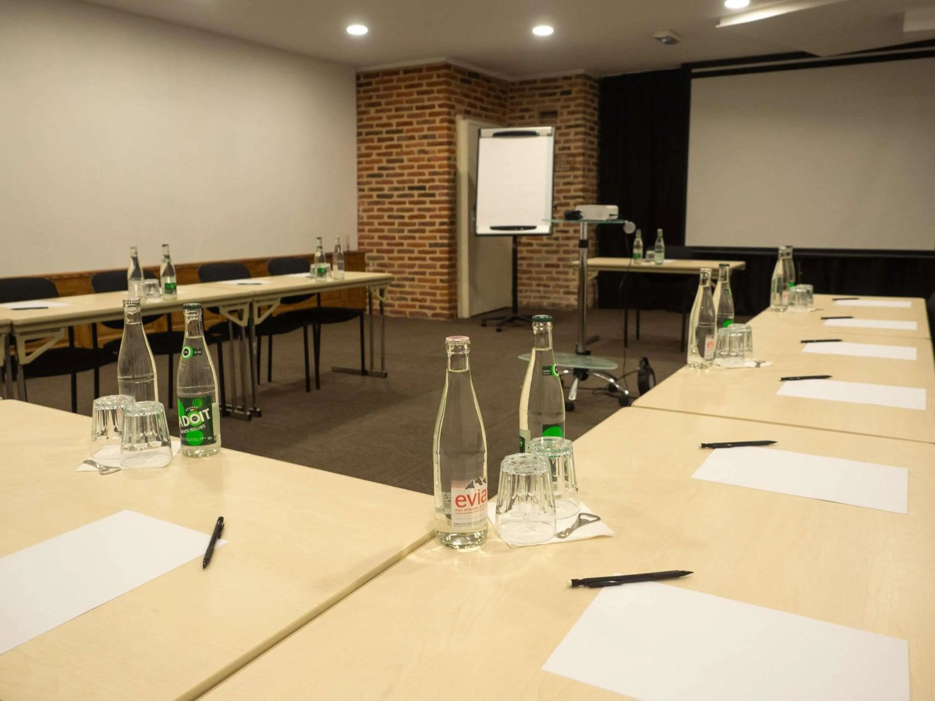 Meeting/conference room in ibis Douai Centre