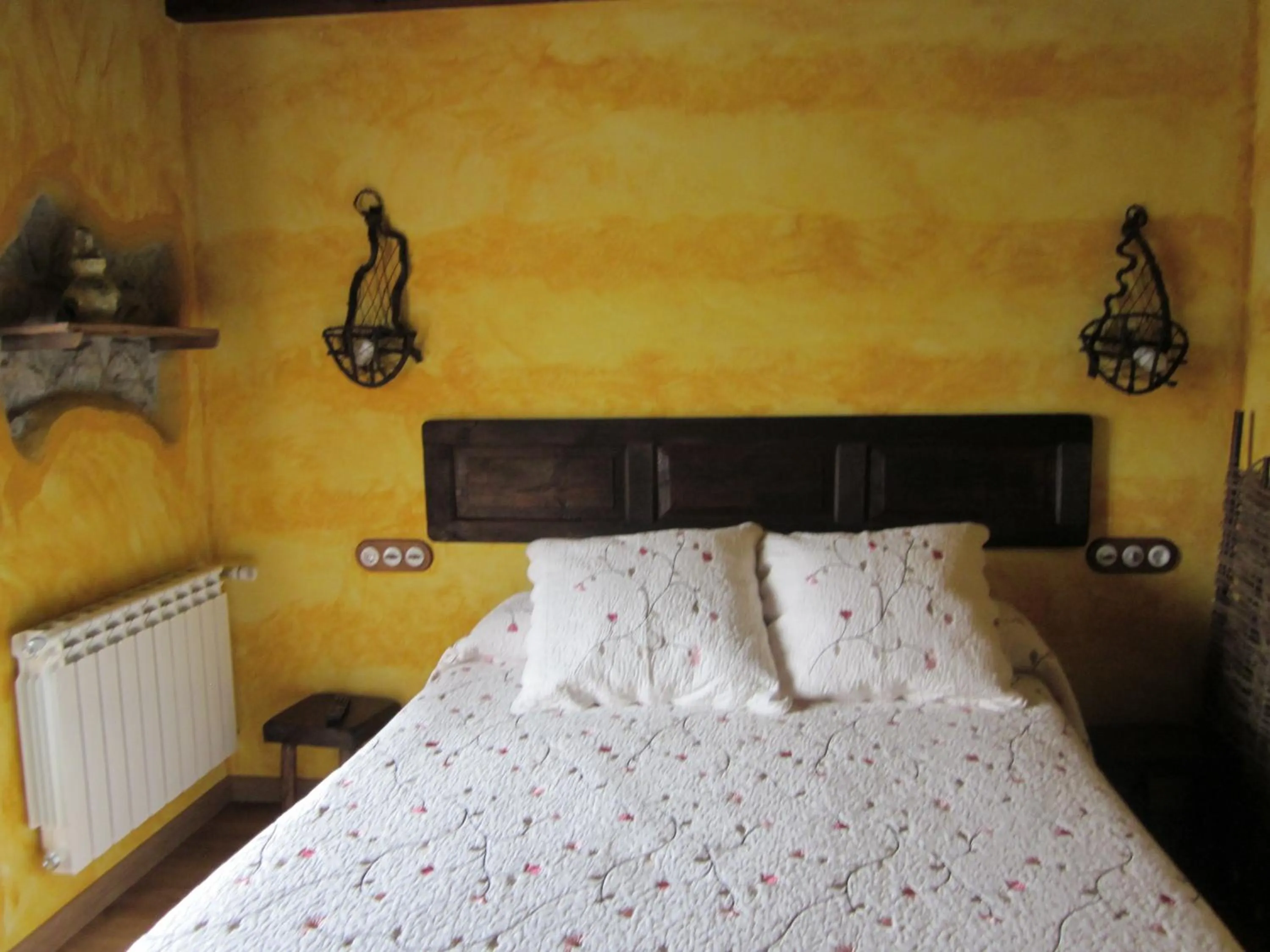 Decorative detail, Bed in El Conventu del Asturcon