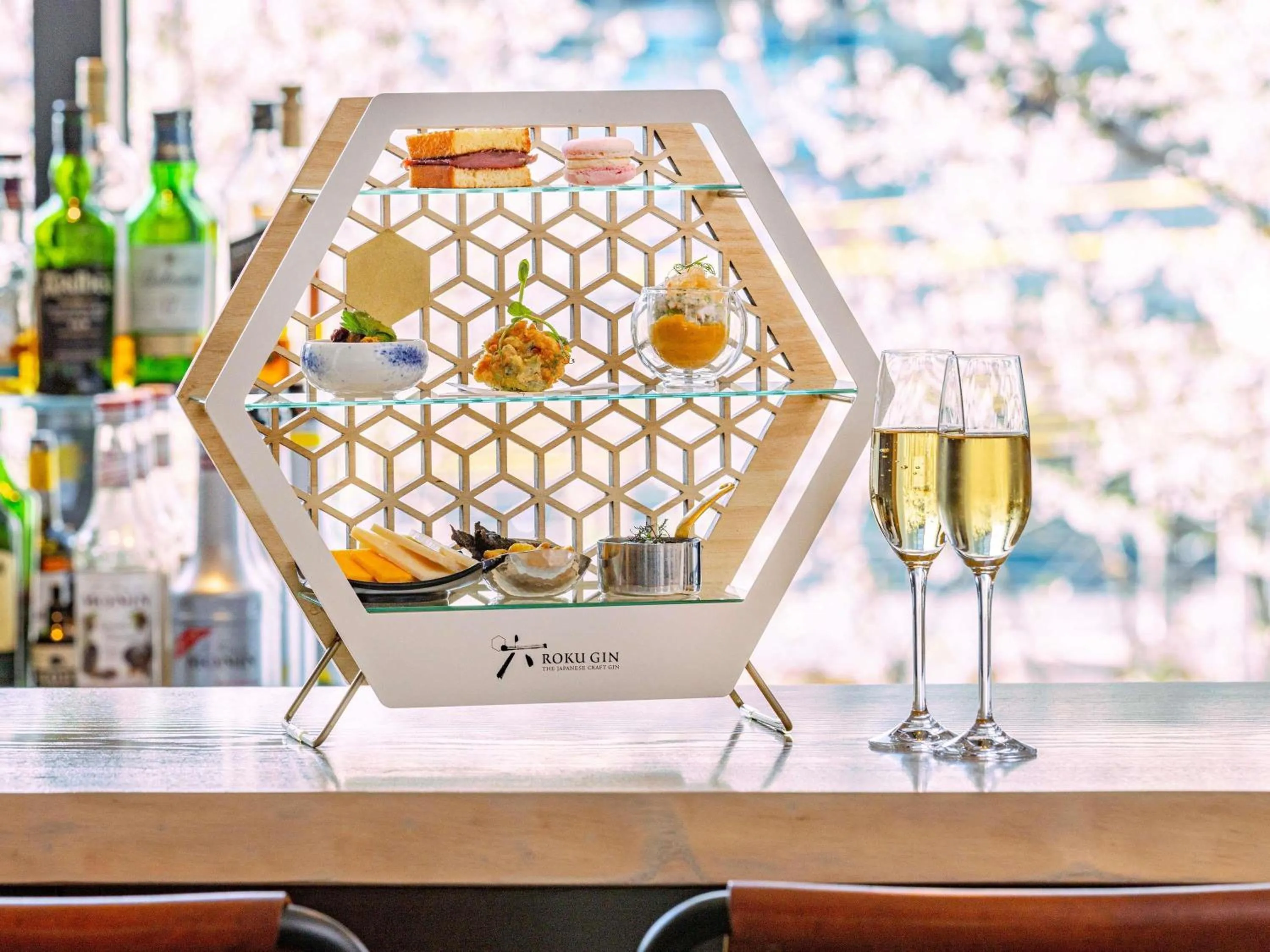 Lounge or bar in Pullman Tokyo Tamachi