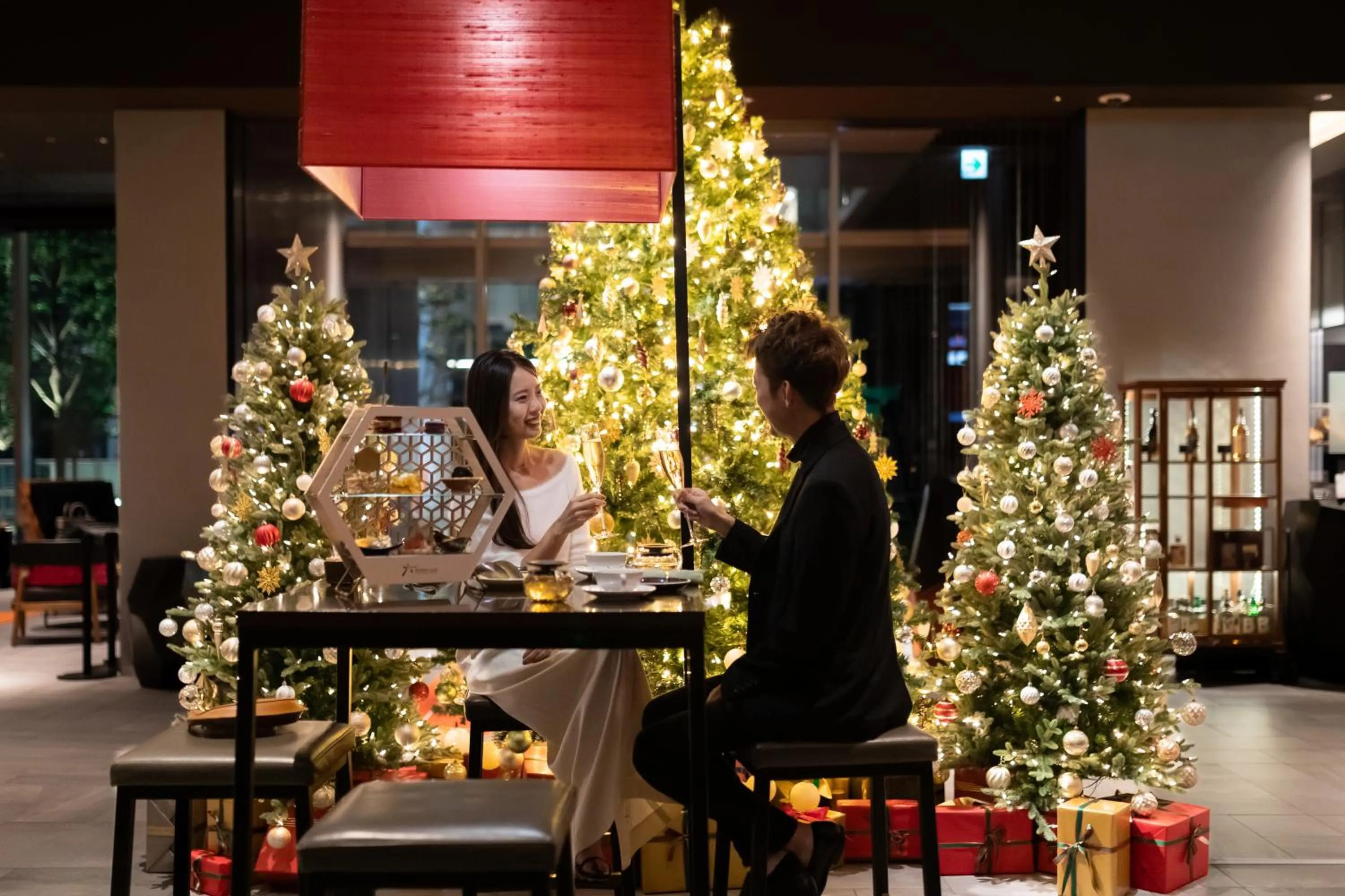 Lounge or bar in Pullman Tokyo Tamachi