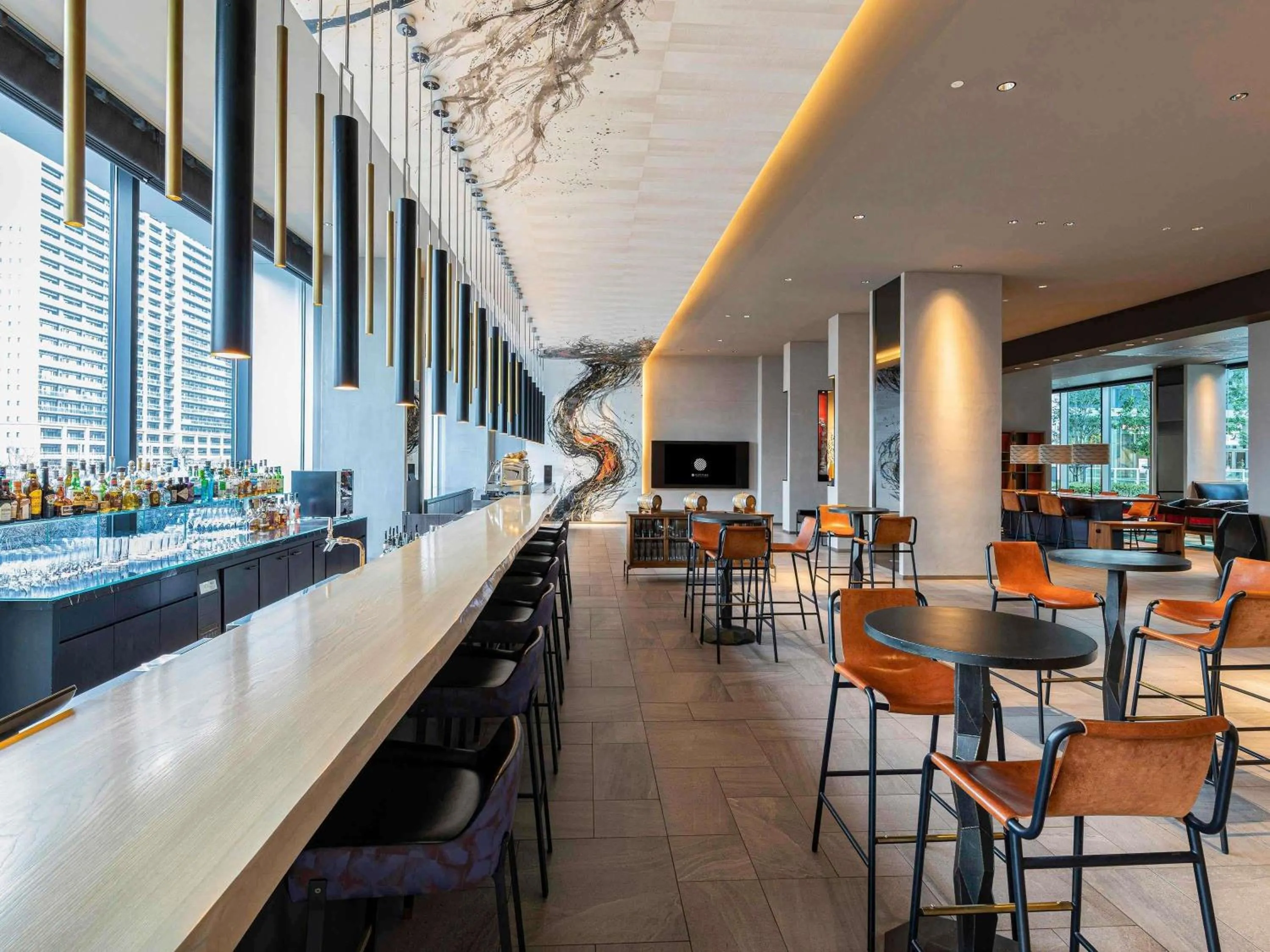 Lounge or bar in Pullman Tokyo Tamachi