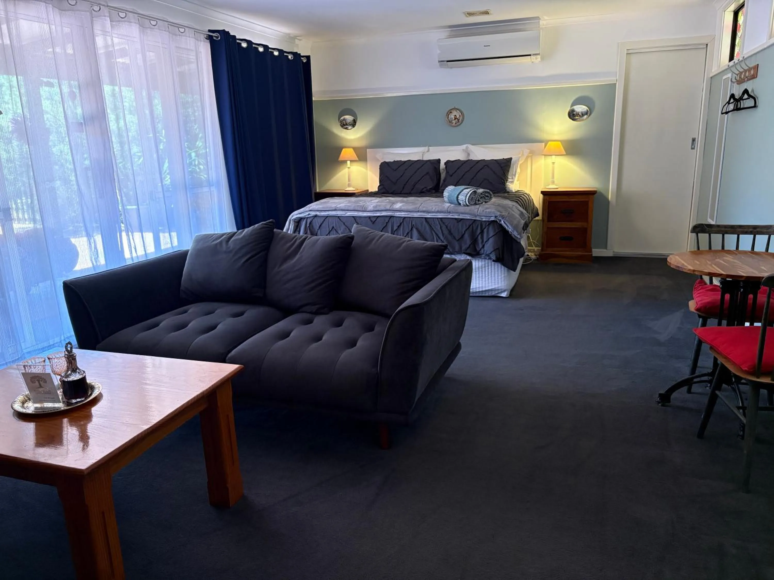 Bed in Pecan Hill BNB